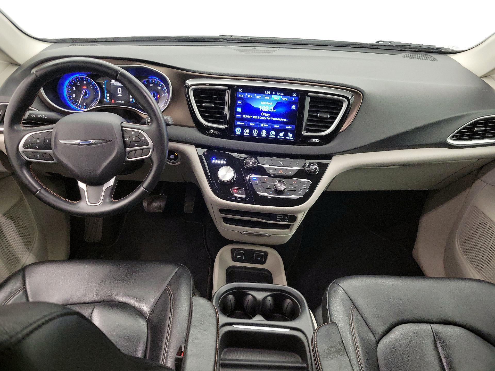 Thumbnail: 2017 Chrysler Pacifica - 9