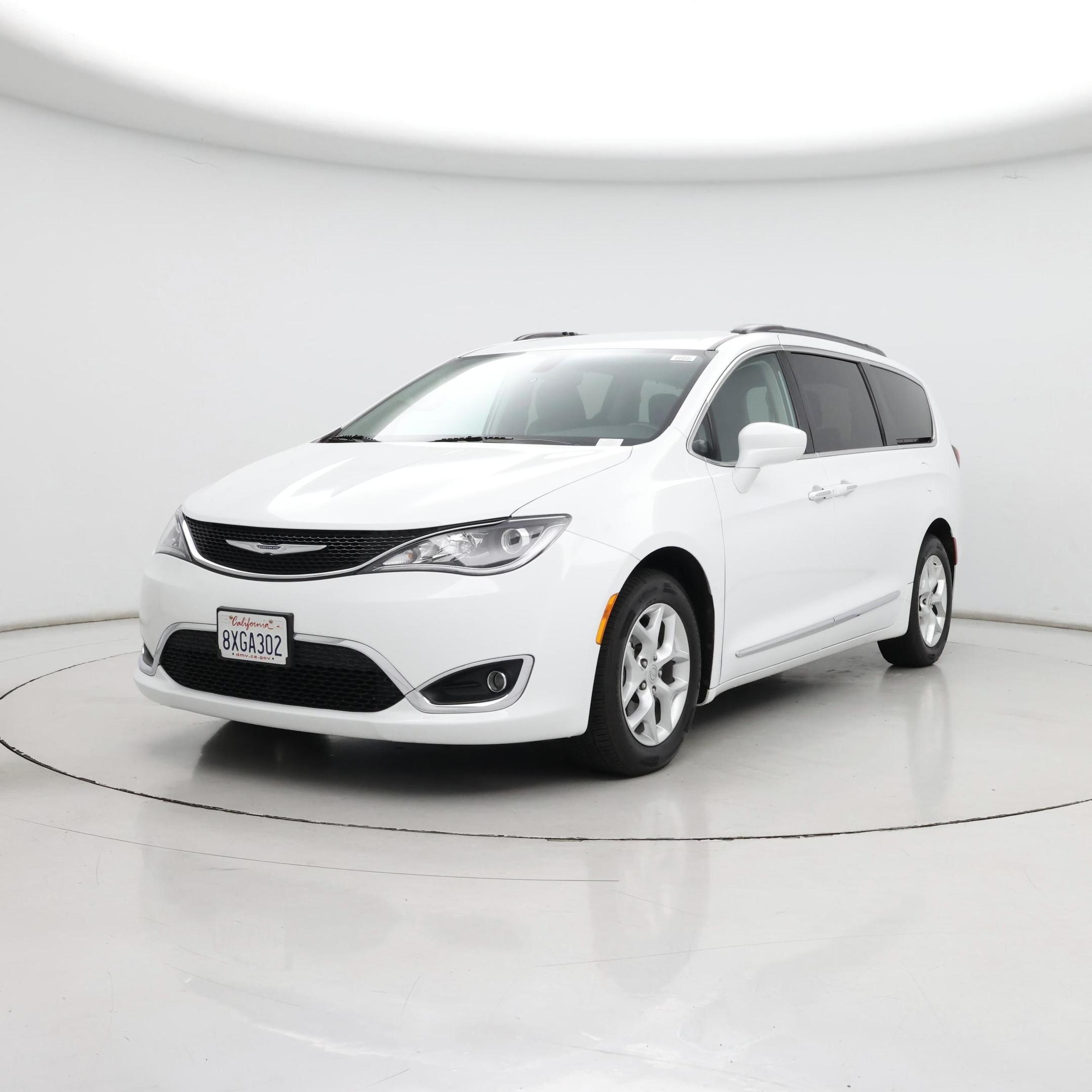 Thumbnail: 2017 Chrysler Pacifica - 4