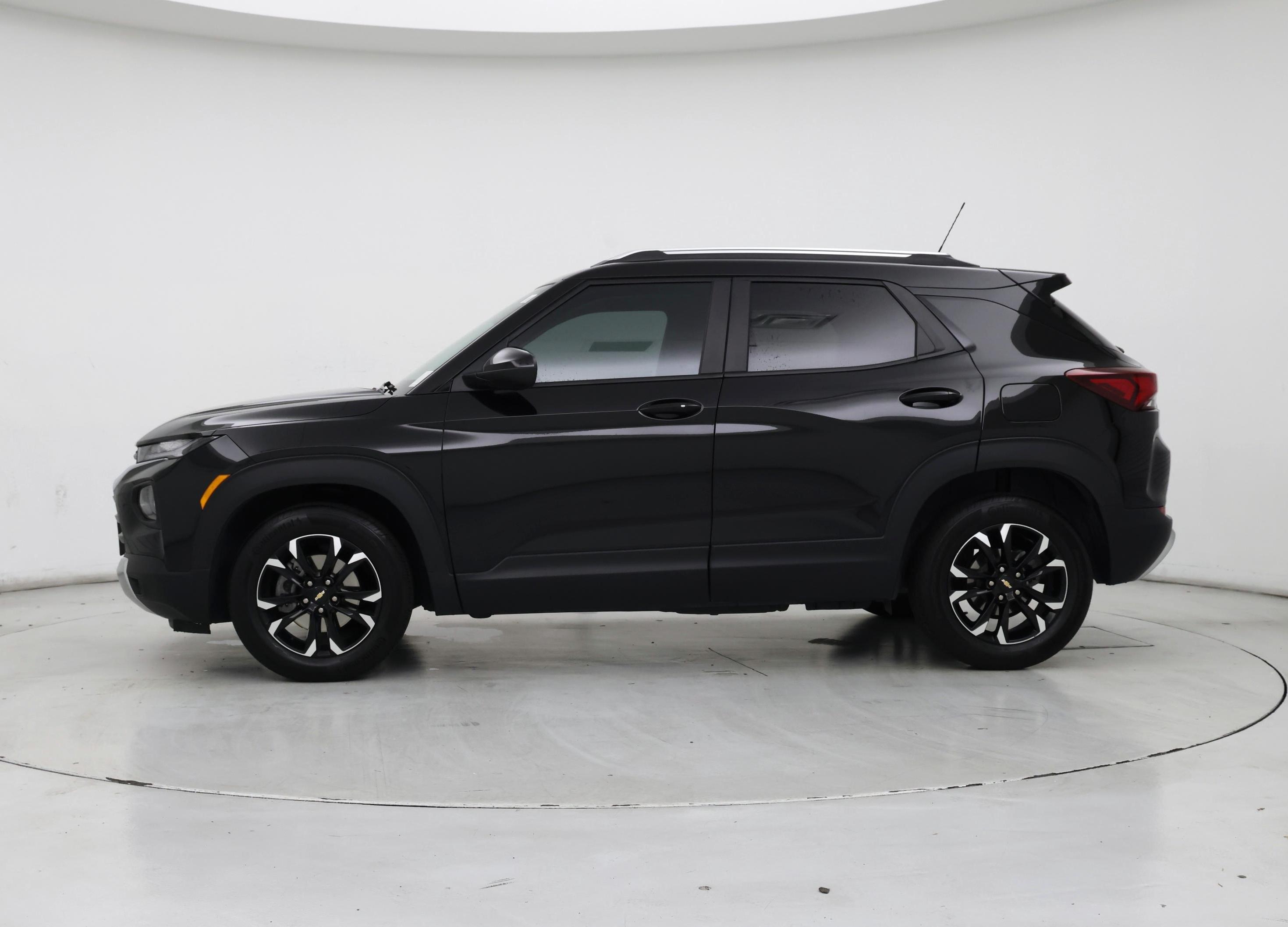Thumbnail: 2023 Chevrolet TrailBlazer - 3