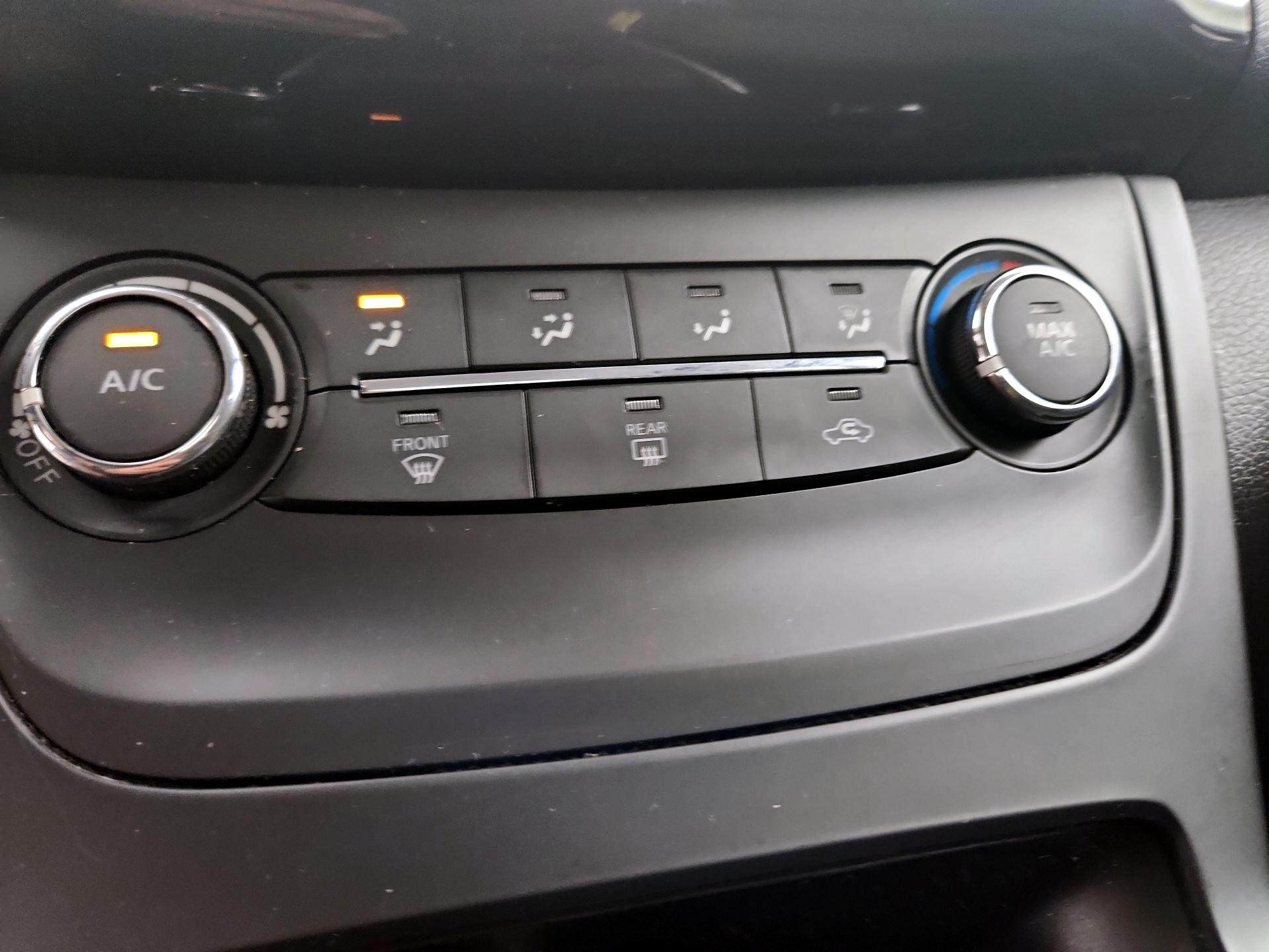 Thumbnail: 2019 Nissan Sentra - 16