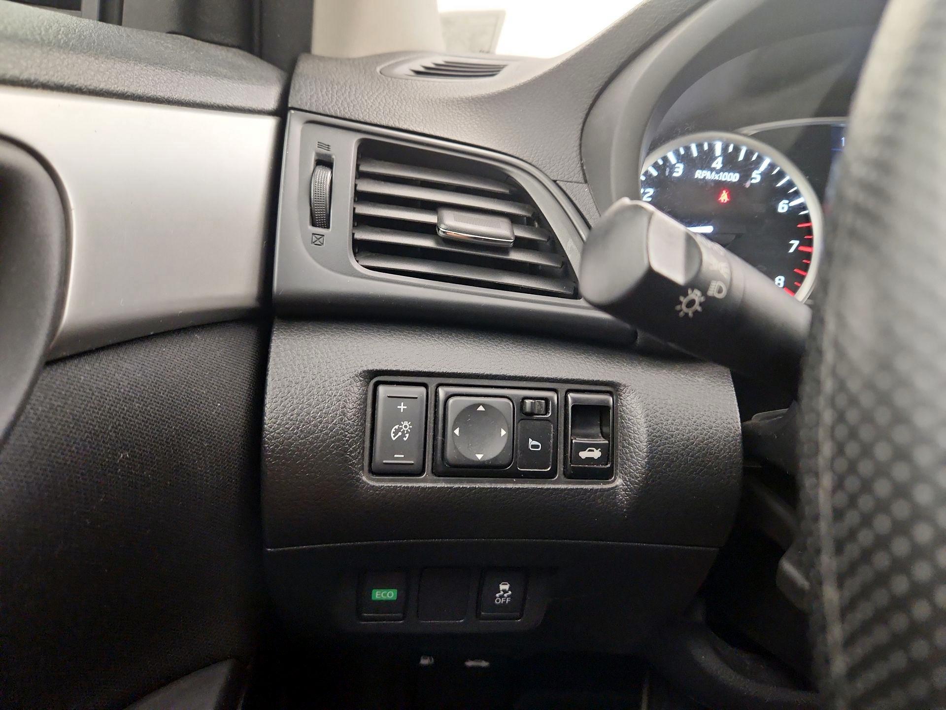 Thumbnail: 2019 Nissan Sentra - 13