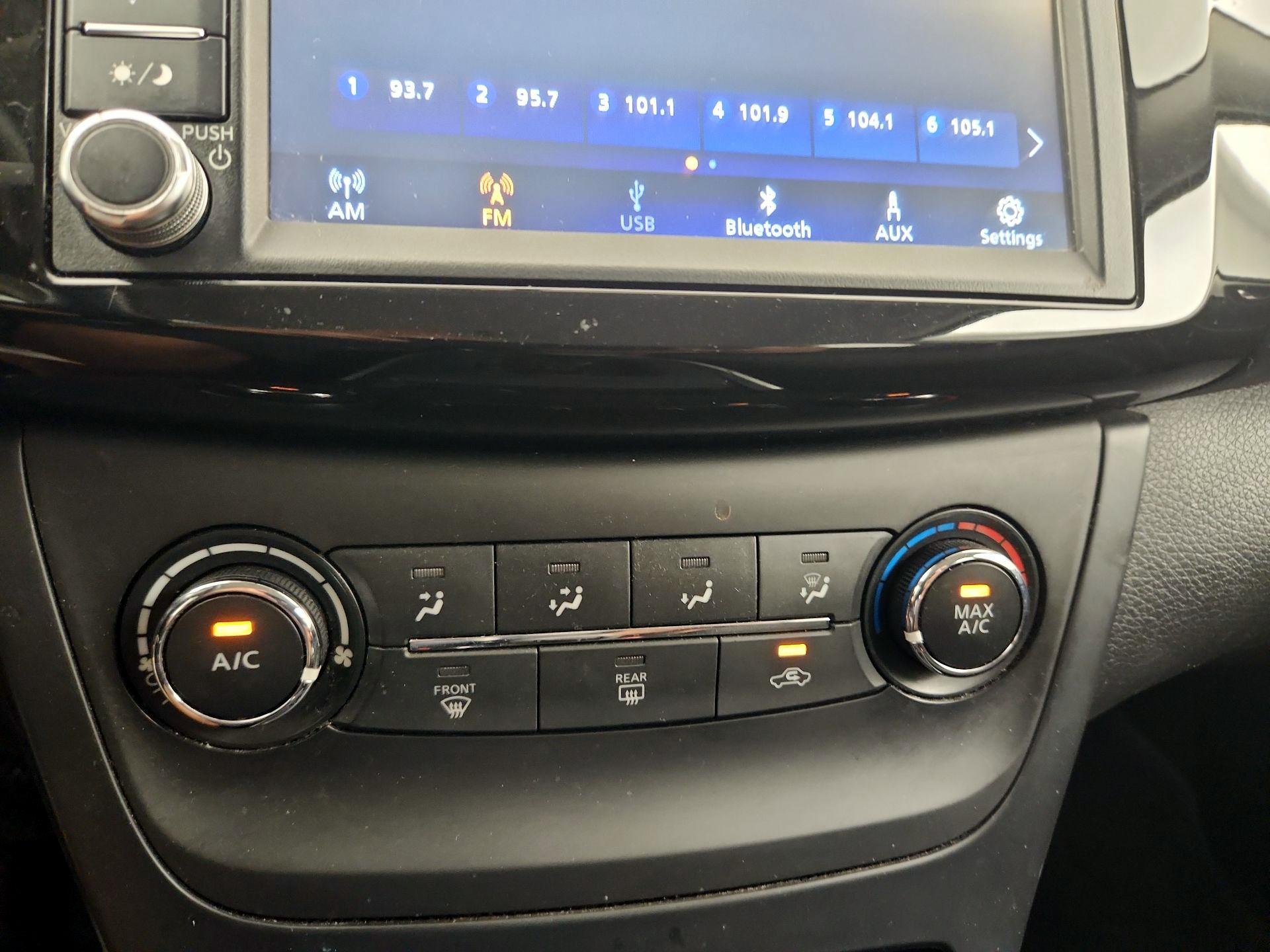 Thumbnail: 2019 Nissan Sentra - 16