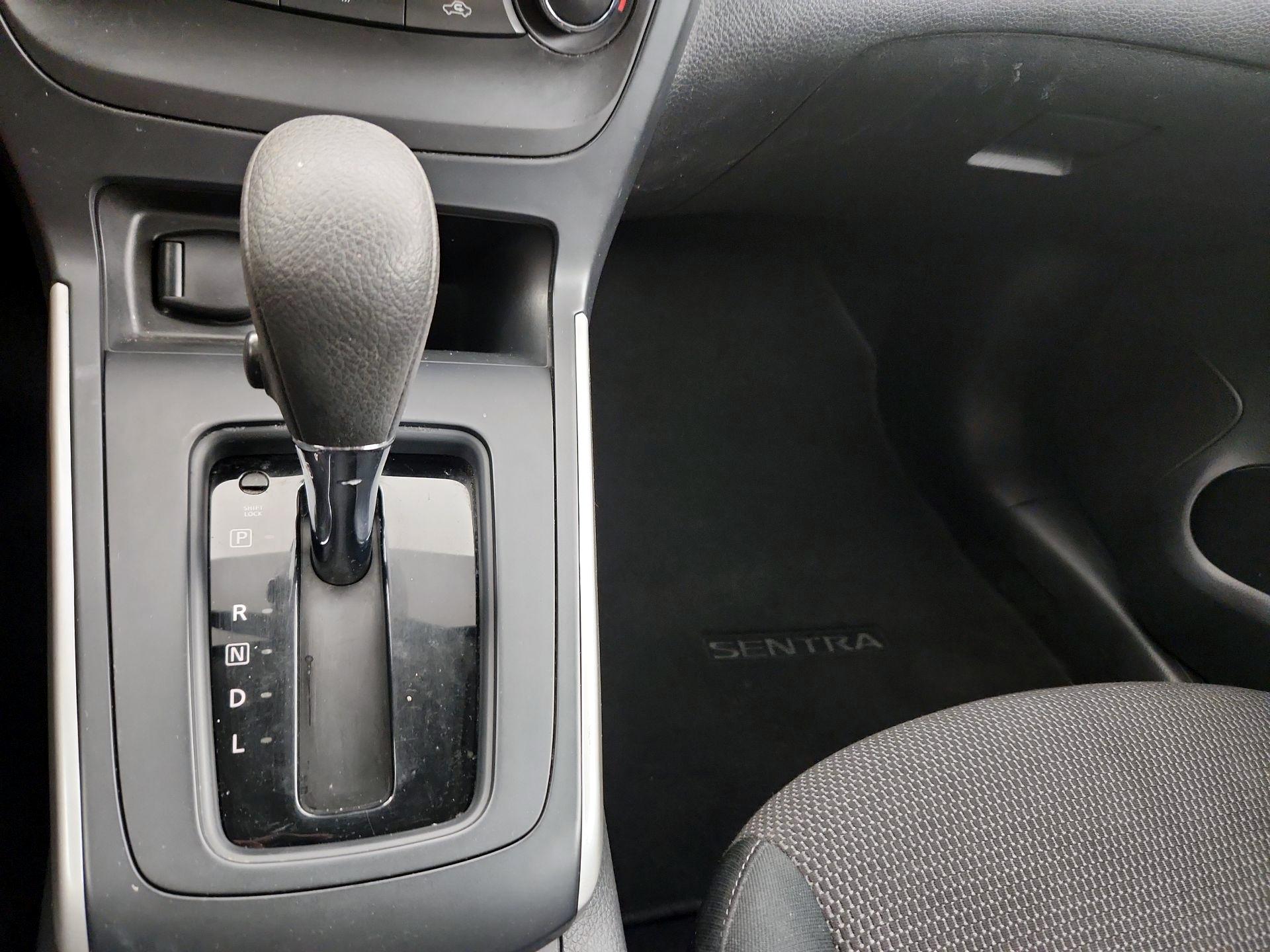Thumbnail: 2019 Nissan Sentra - 17