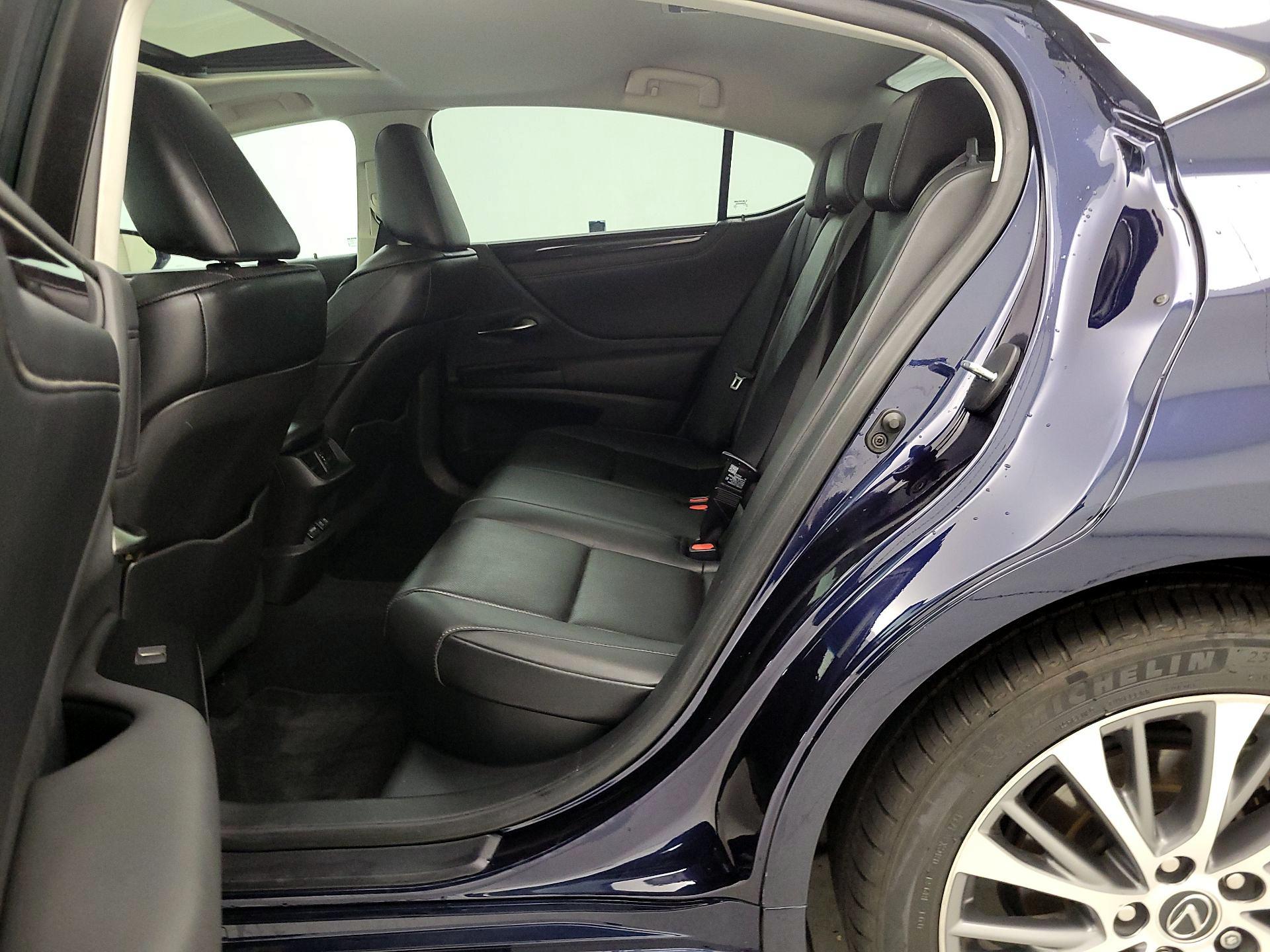 Thumbnail: 2021 Lexus ES - 20