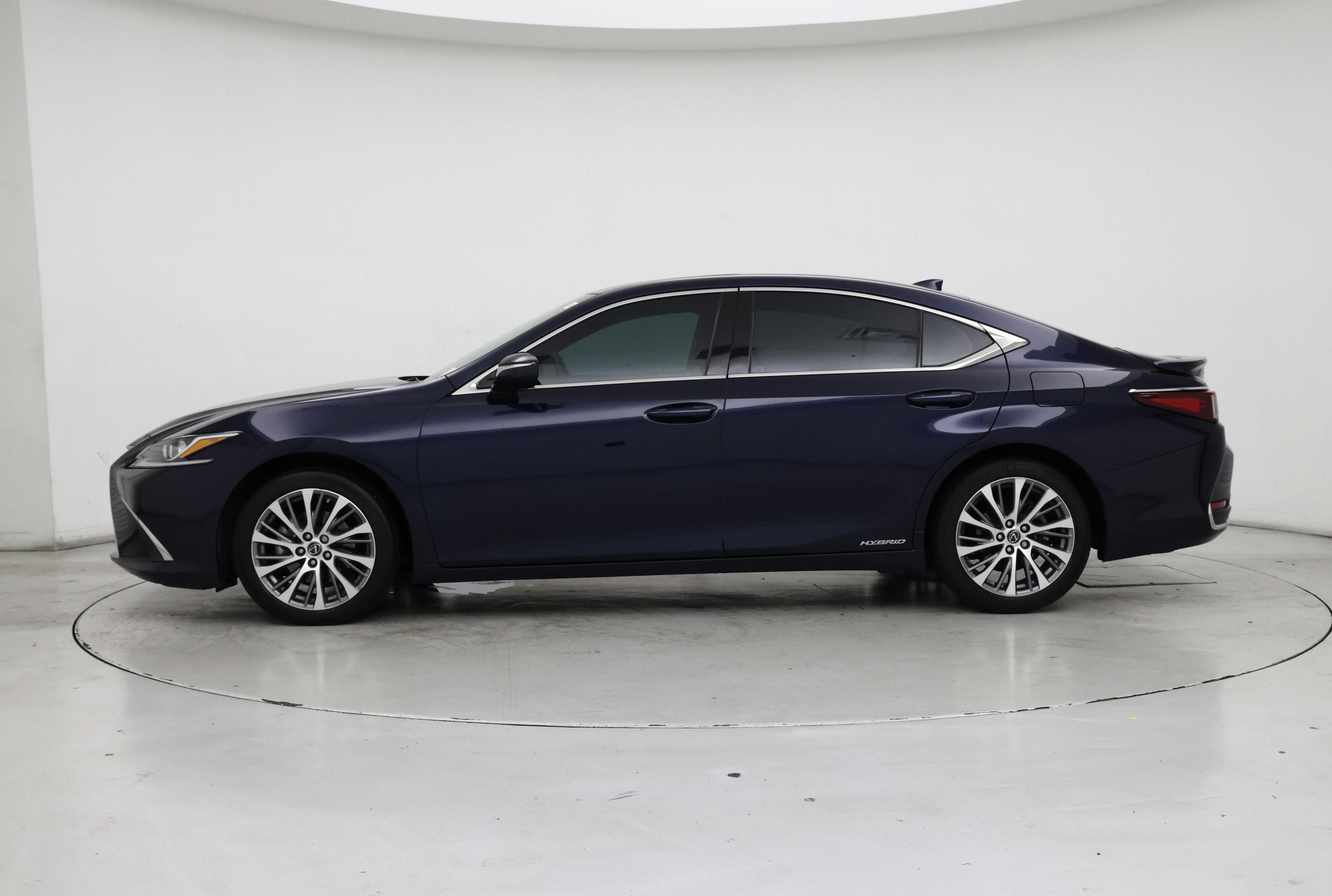 Thumbnail: 2021 Lexus ES - 3