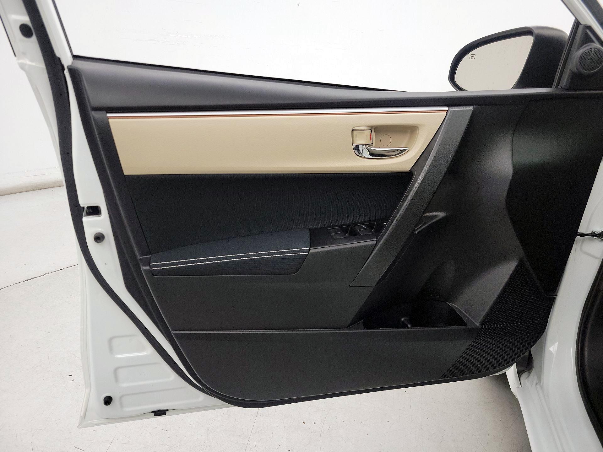 Thumbnail: 2016 Toyota Corolla - 12