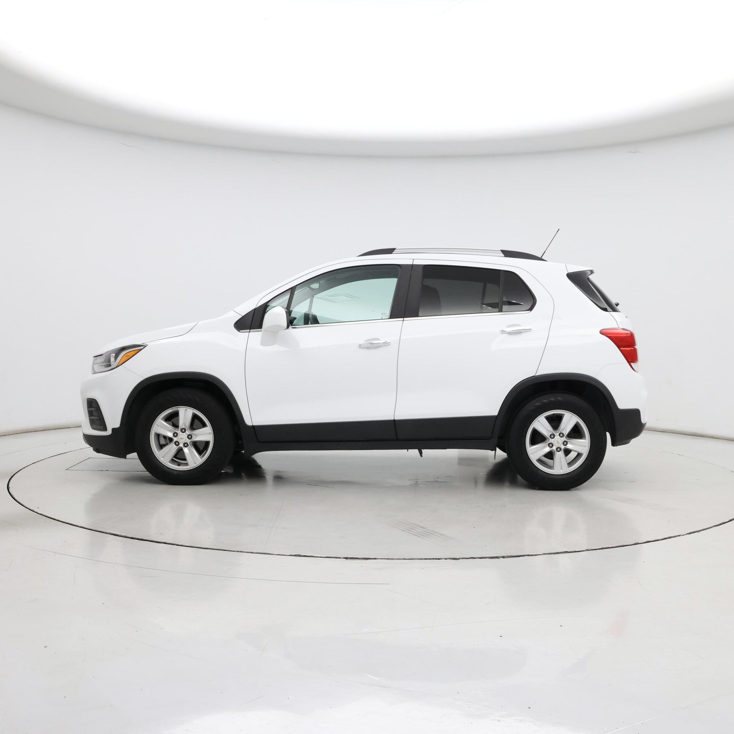 Thumbnail: 2018 Chevrolet Trax - 3