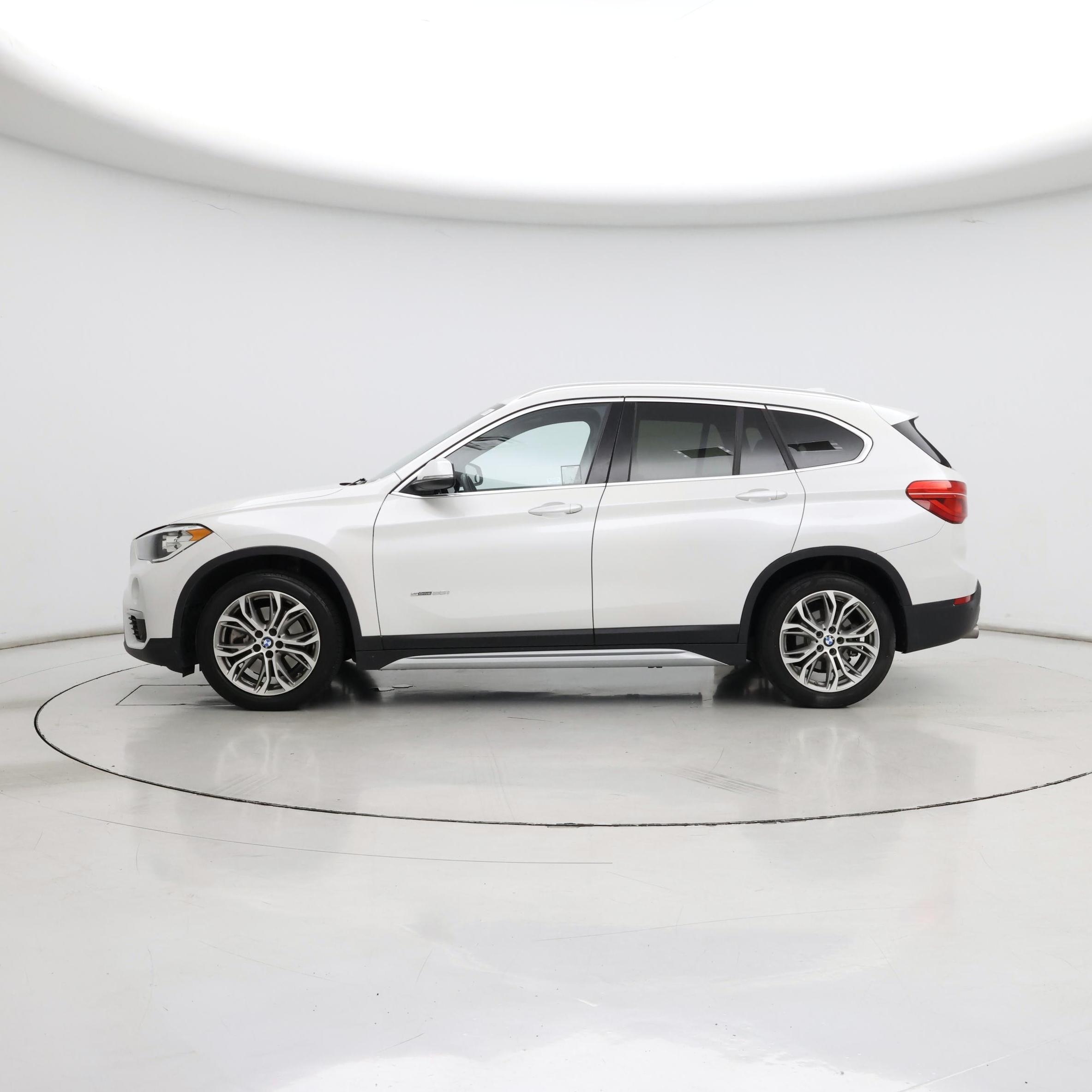 Thumbnail: 2017 BMW X1 - 3