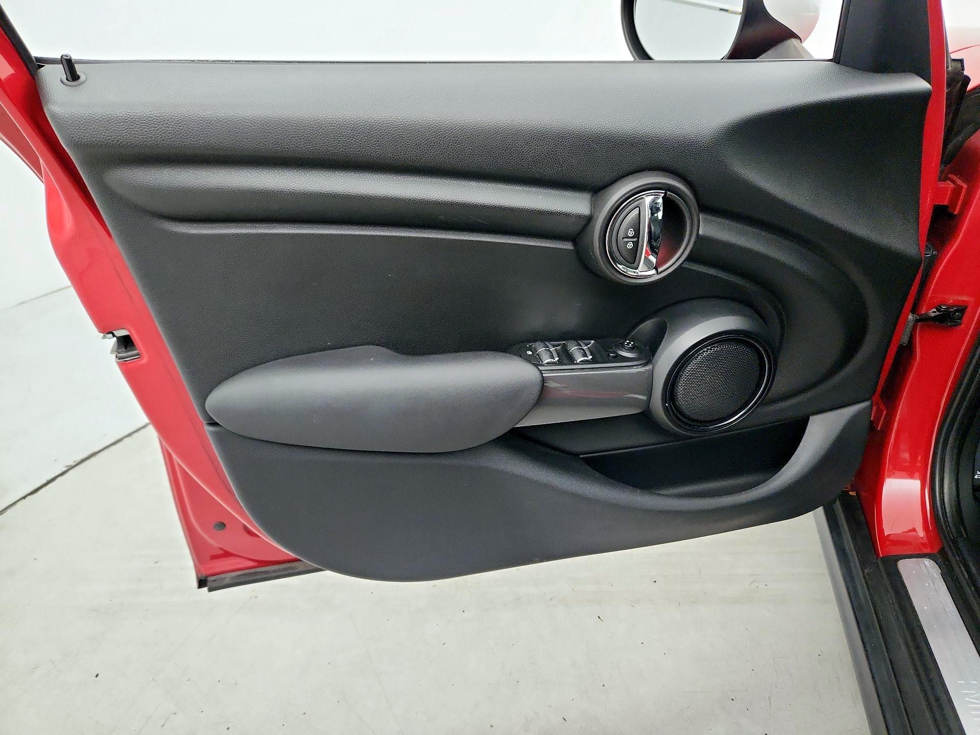 Thumbnail: 2016 MINI Cooper Hardtop - 12