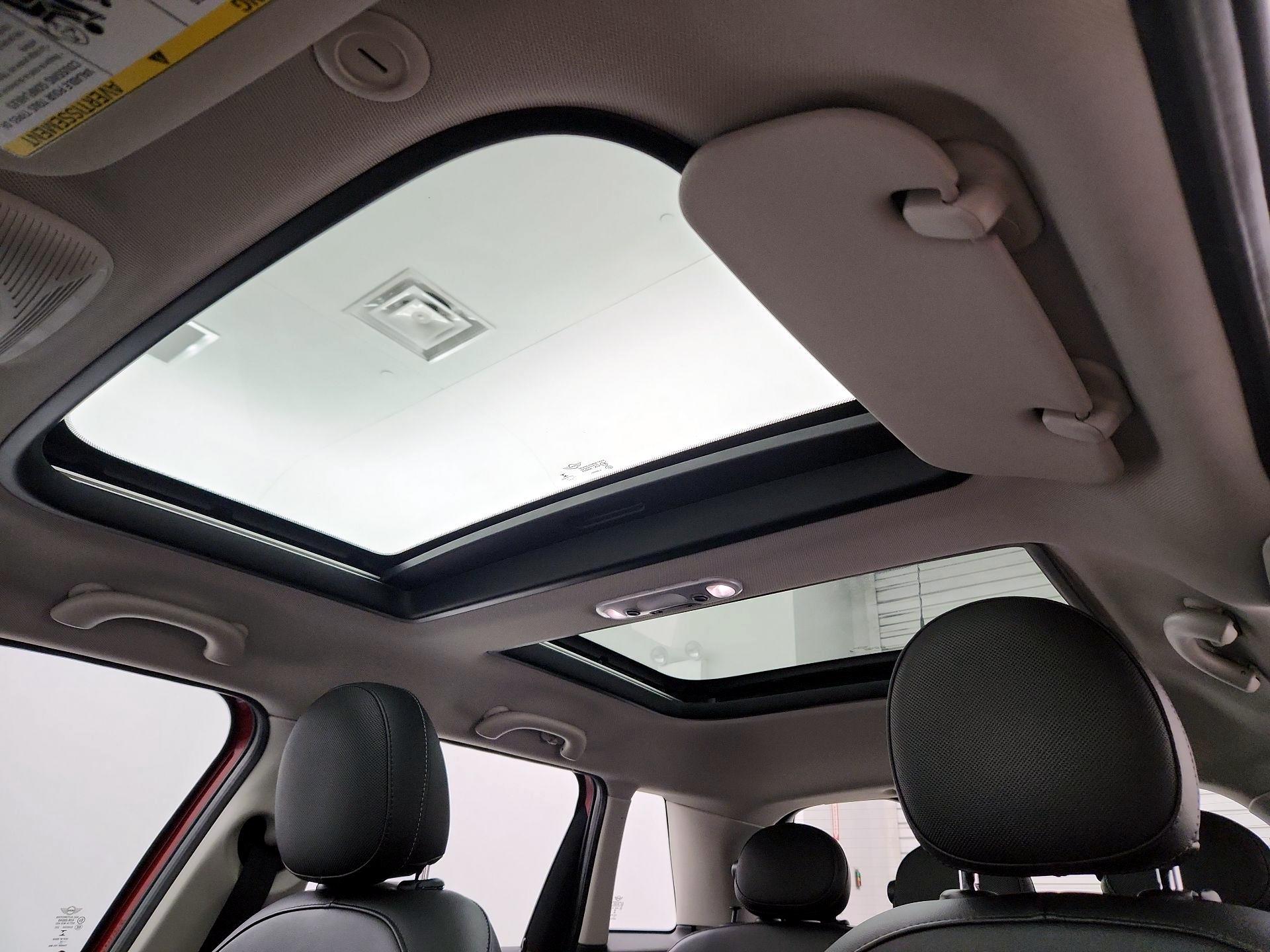 Thumbnail: 2016 MINI Cooper Hardtop - 17