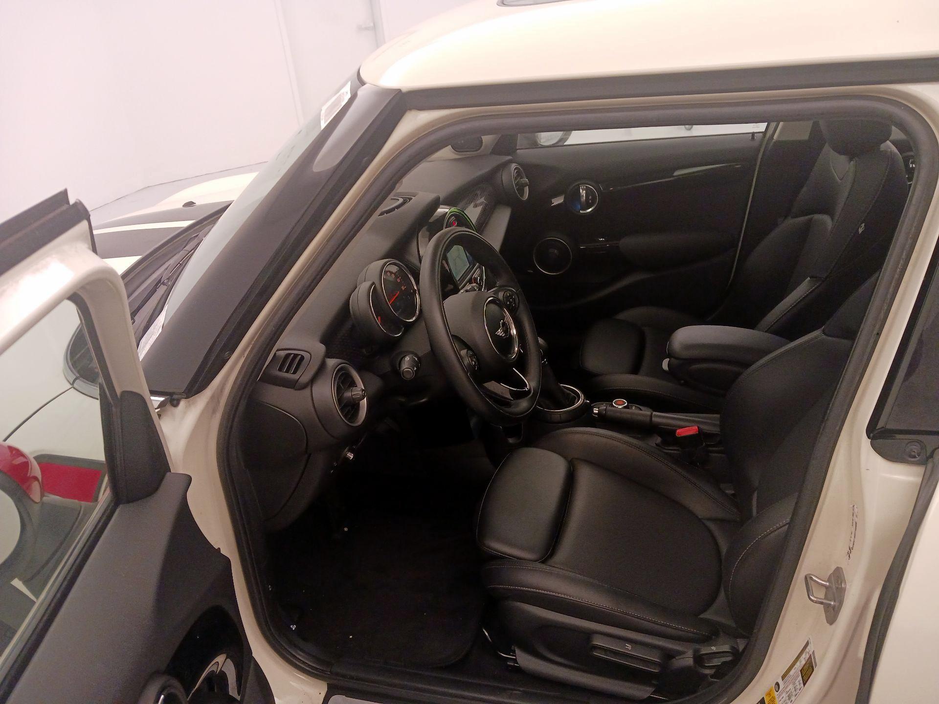 Thumbnail: 2015 MINI Cooper Hardtop - 11