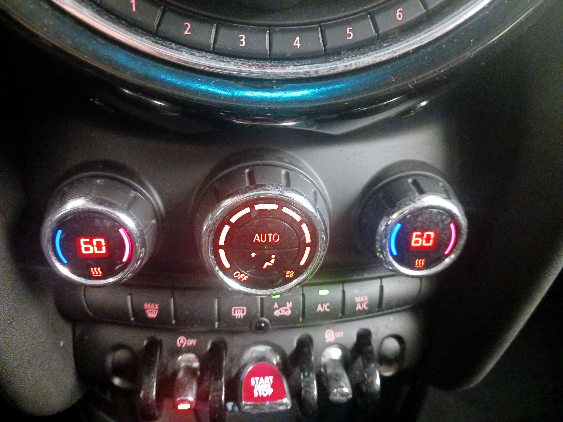 Thumbnail: 2015 MINI Cooper Hardtop - 15