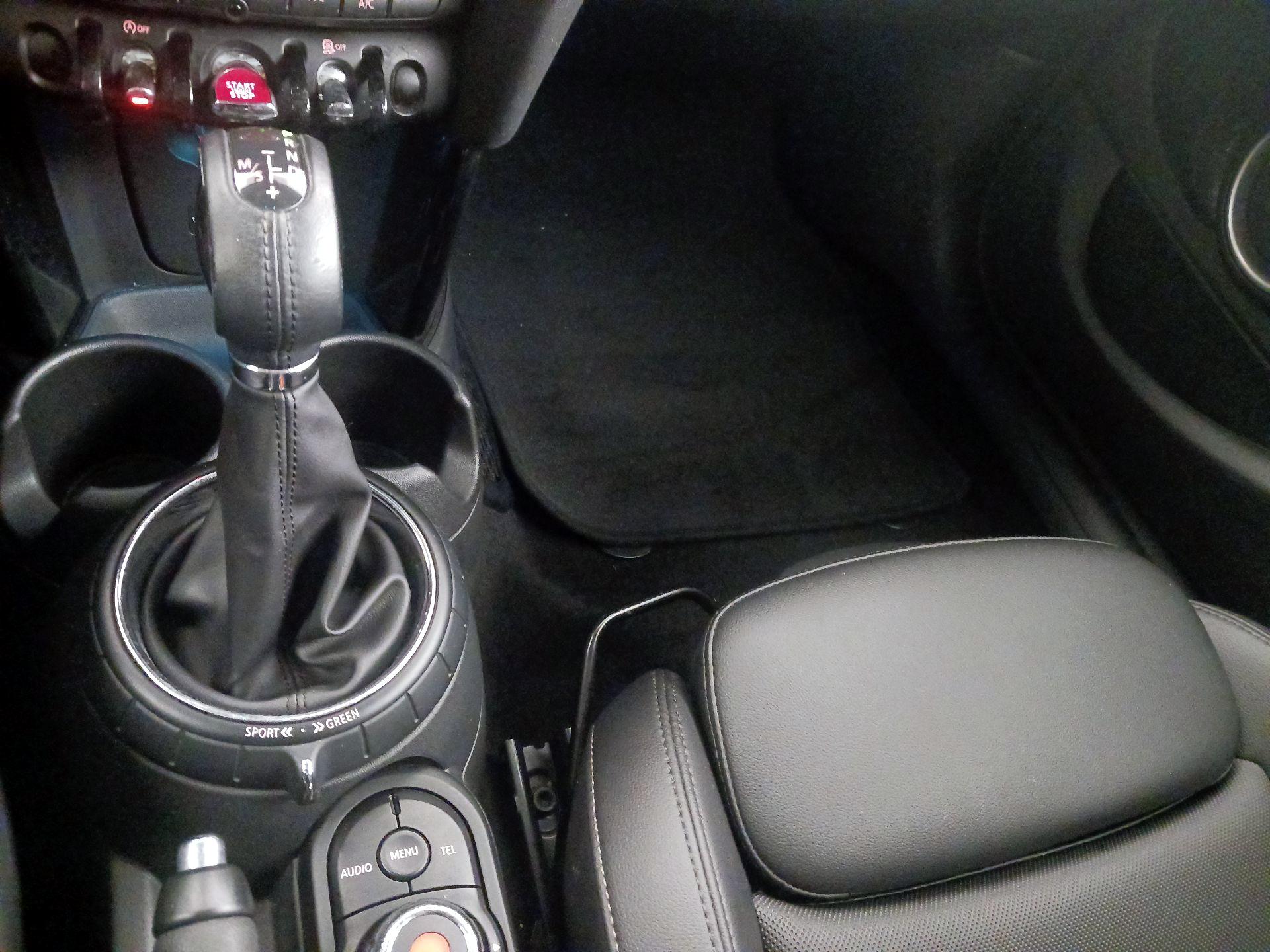 Thumbnail: 2015 MINI Cooper Hardtop - 16