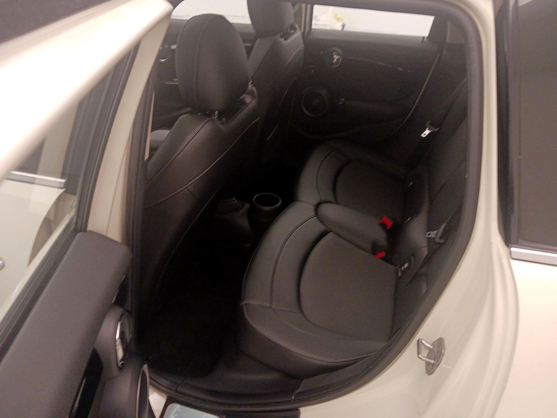 Thumbnail: 2015 MINI Cooper Hardtop - 19