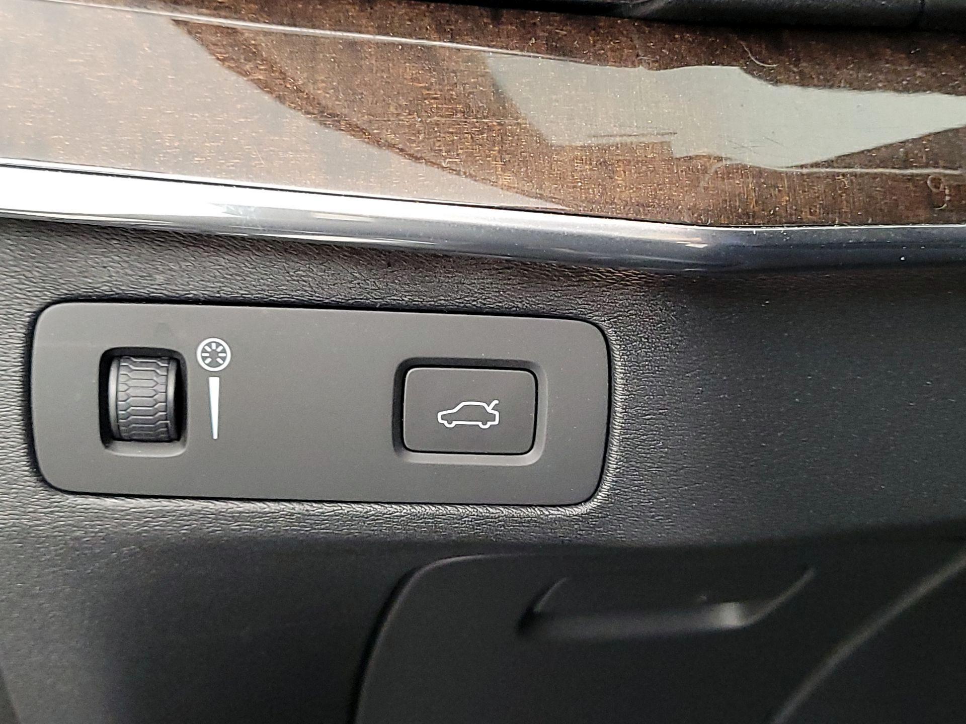 Thumbnail: 2017 Volvo XC90 - 13
