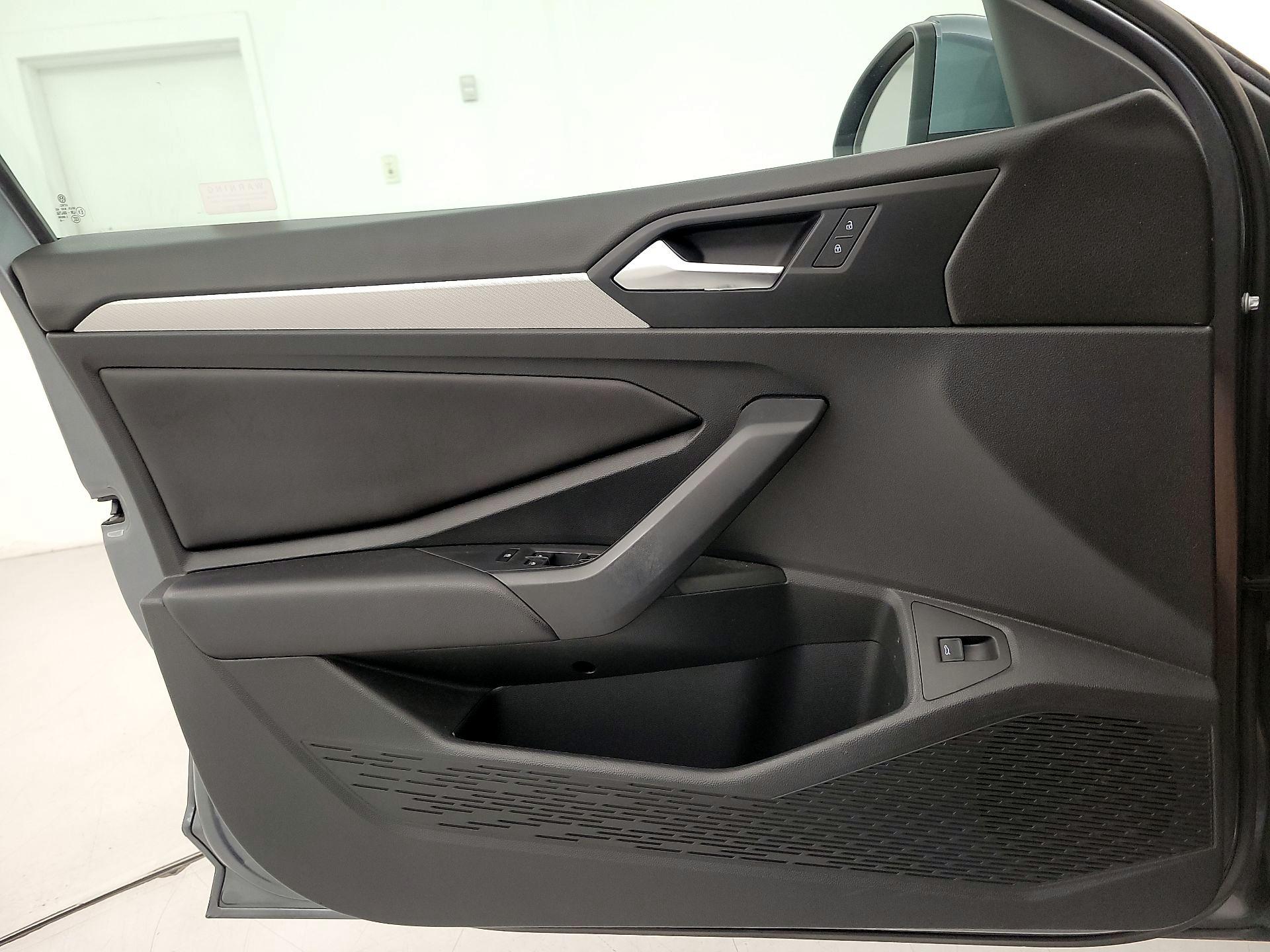 Thumbnail: 2019 Volkswagen Jetta - 12