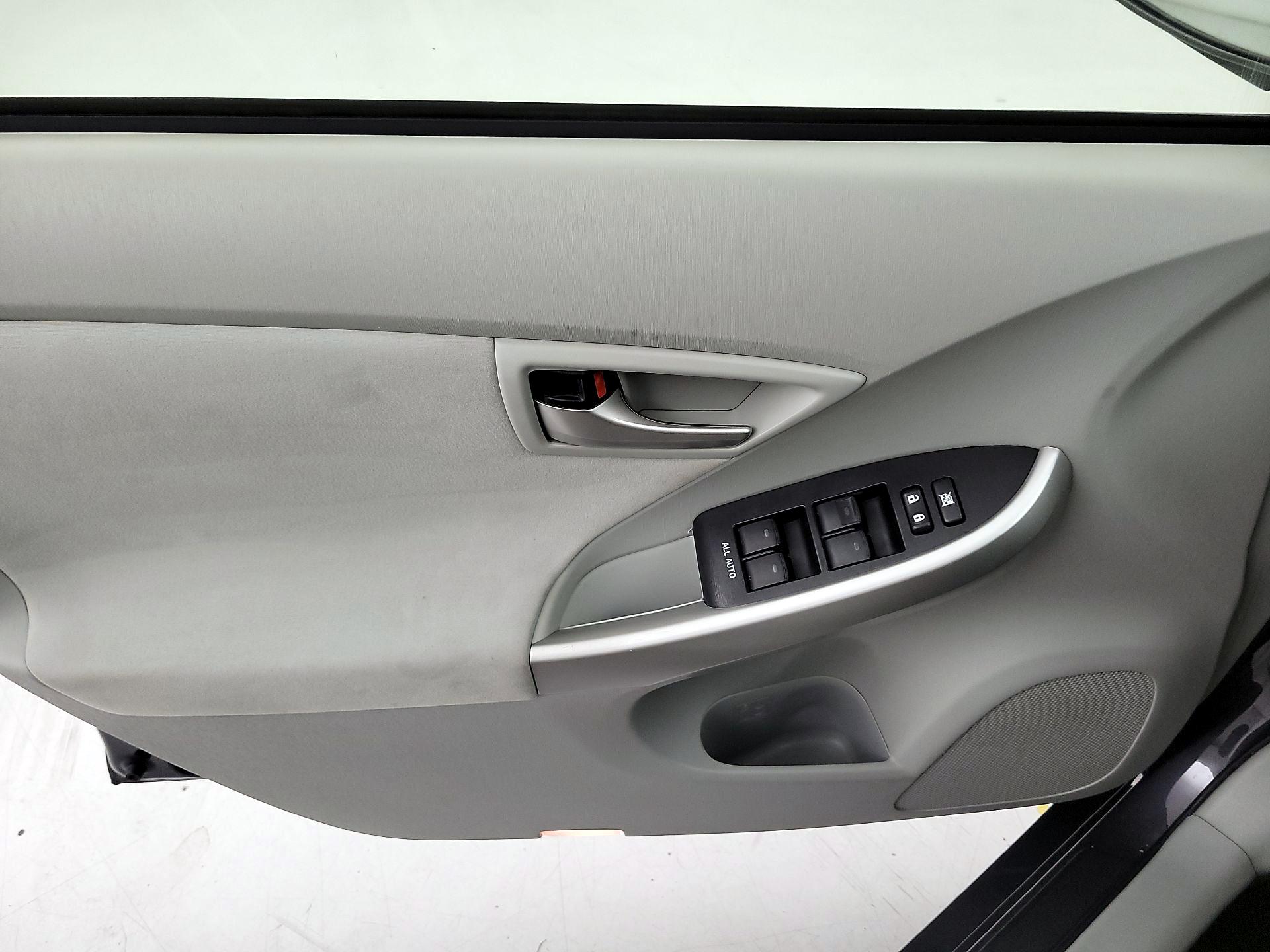 Thumbnail: 2015 Toyota Prius - 12