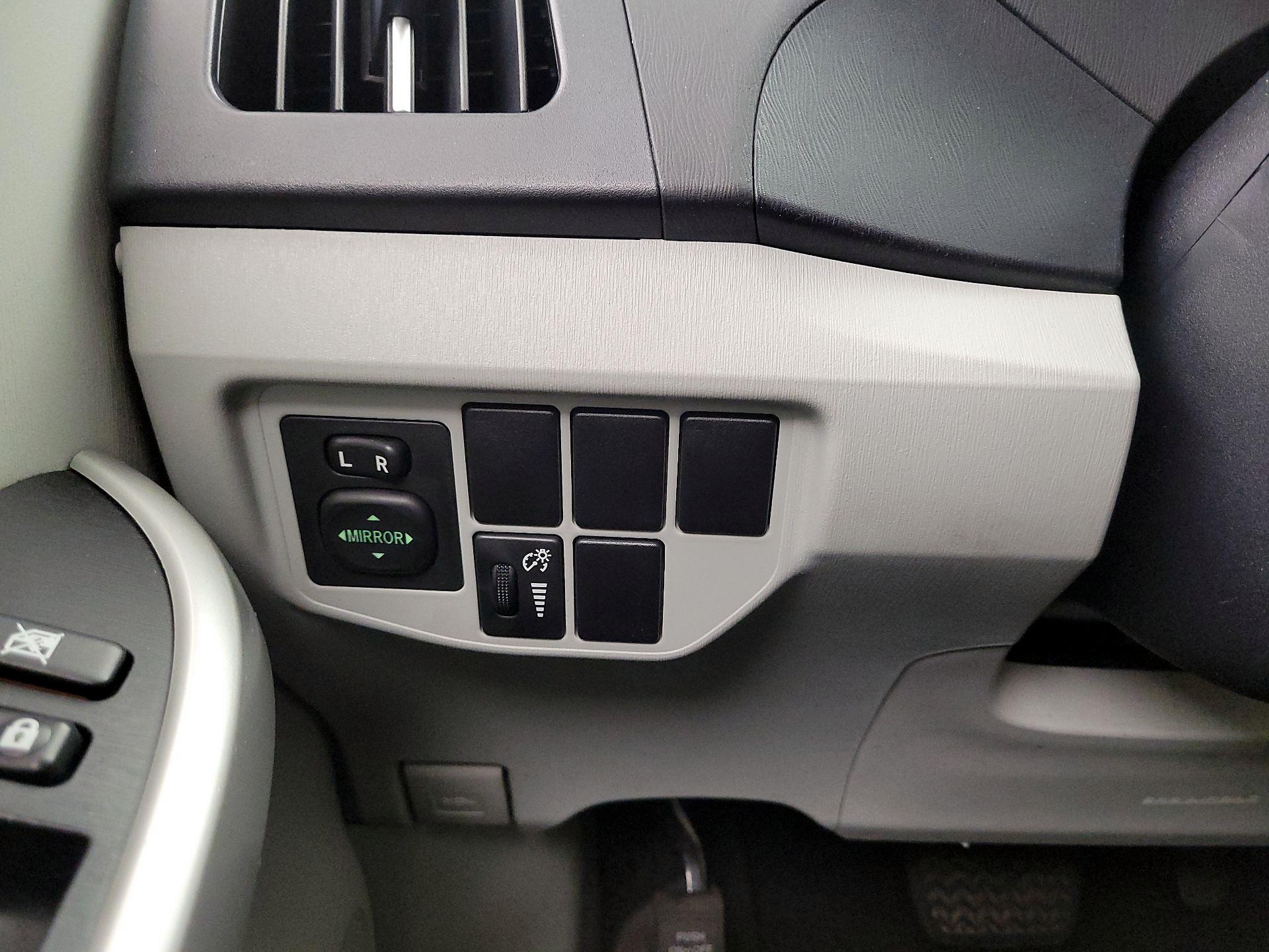 Thumbnail: 2015 Toyota Prius - 13