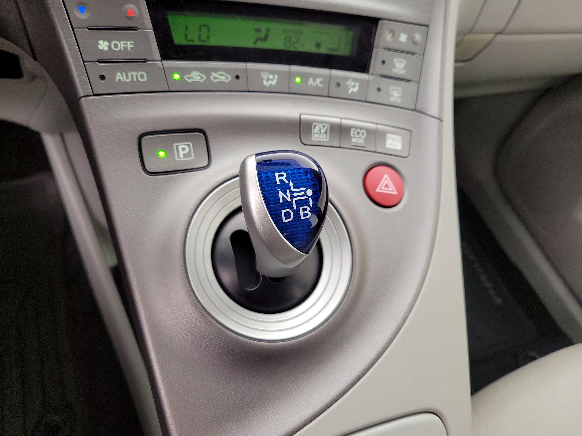 Thumbnail: 2015 Toyota Prius - 17