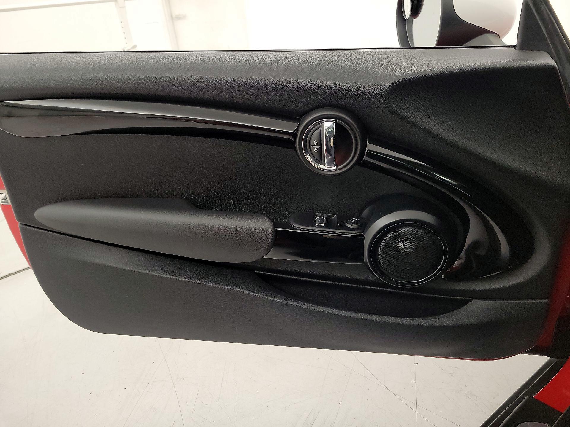 Thumbnail: 2016 MINI Cooper Hardtop - 12