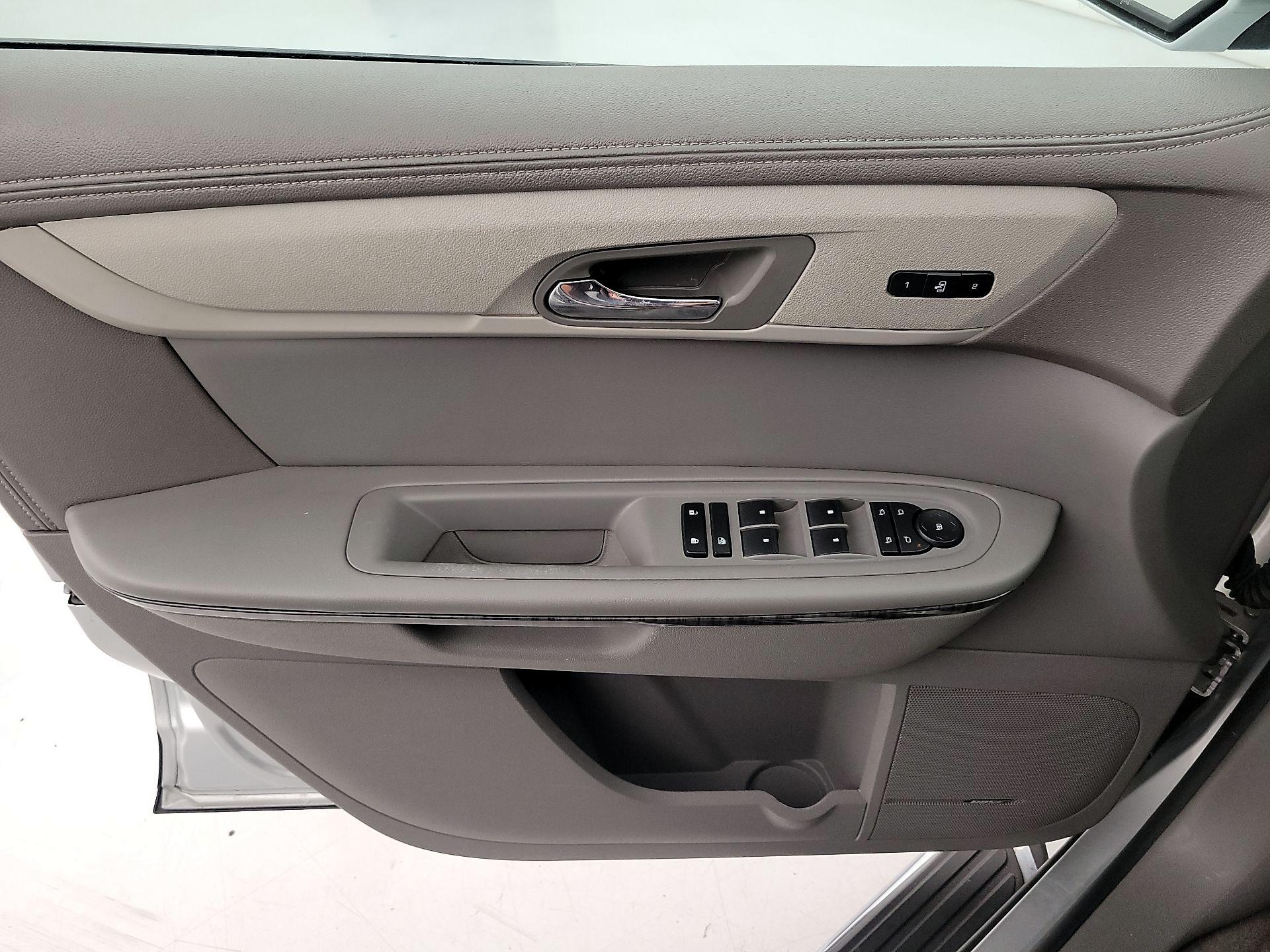 Thumbnail: 2014 Chevrolet Traverse - 12