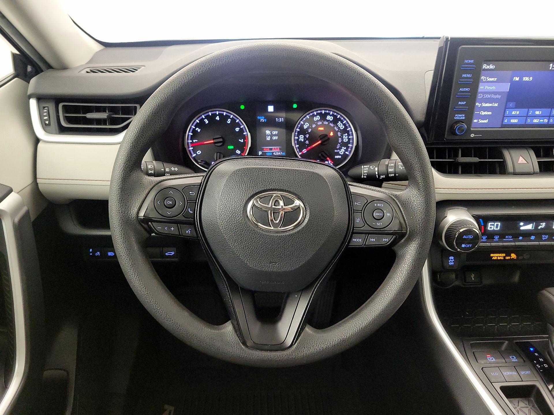 Thumbnail: 2020 Toyota RAV4 - 10