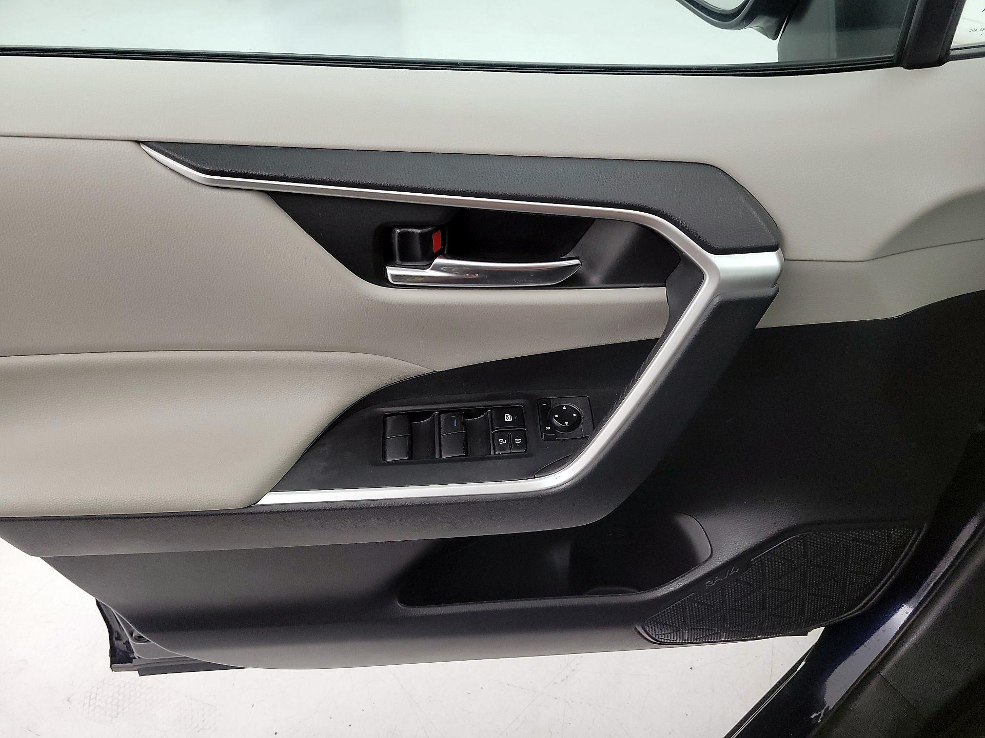 Thumbnail: 2020 Toyota RAV4 - 12