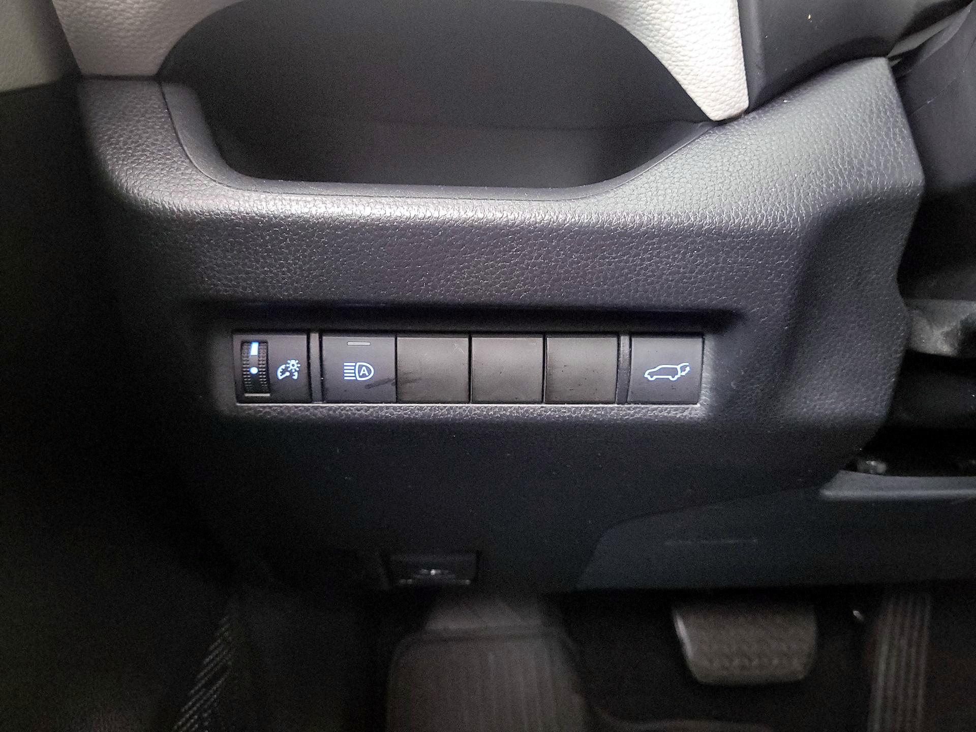 Thumbnail: 2020 Toyota RAV4 - 13