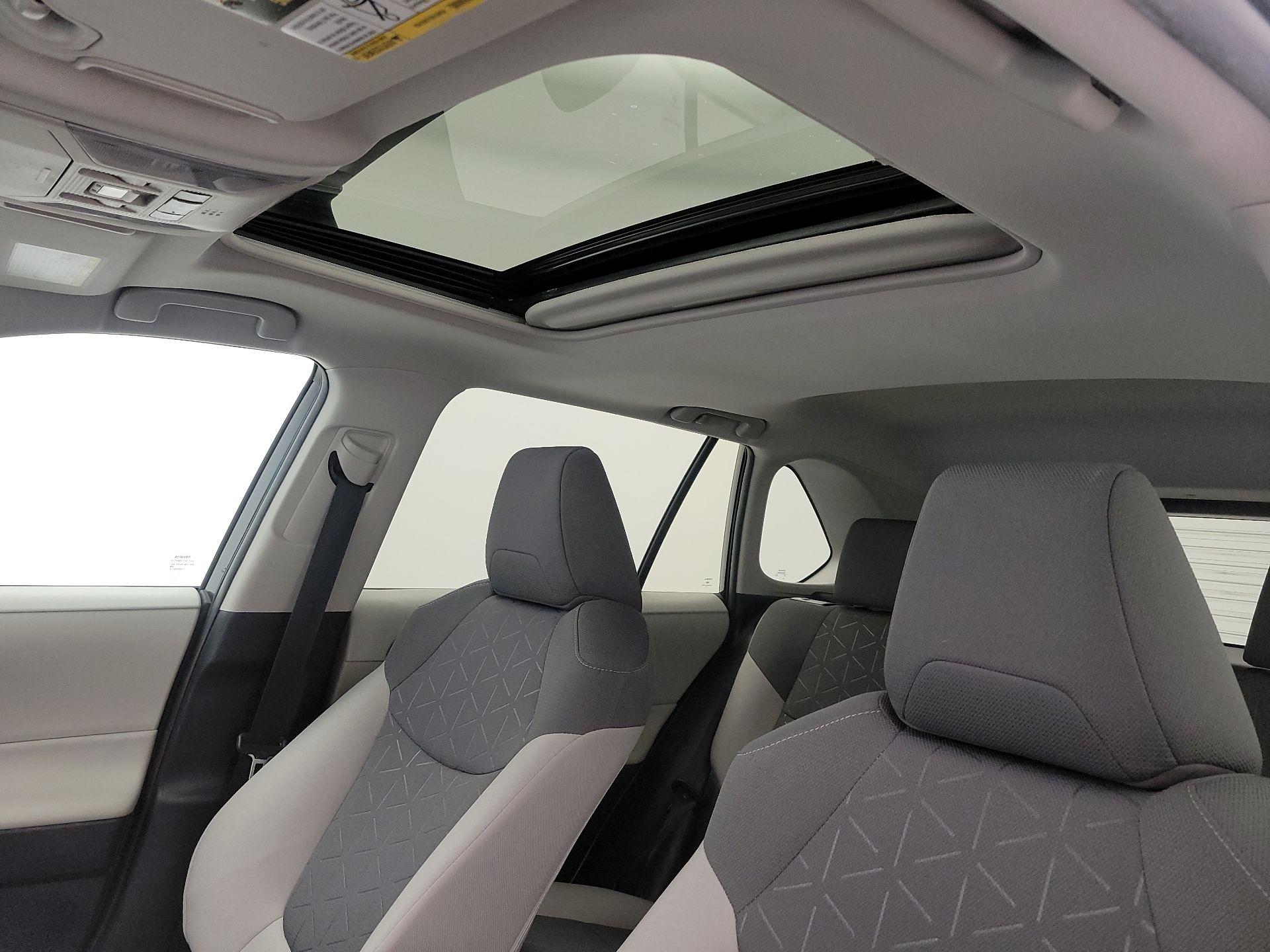 Thumbnail: 2020 Toyota RAV4 - 19