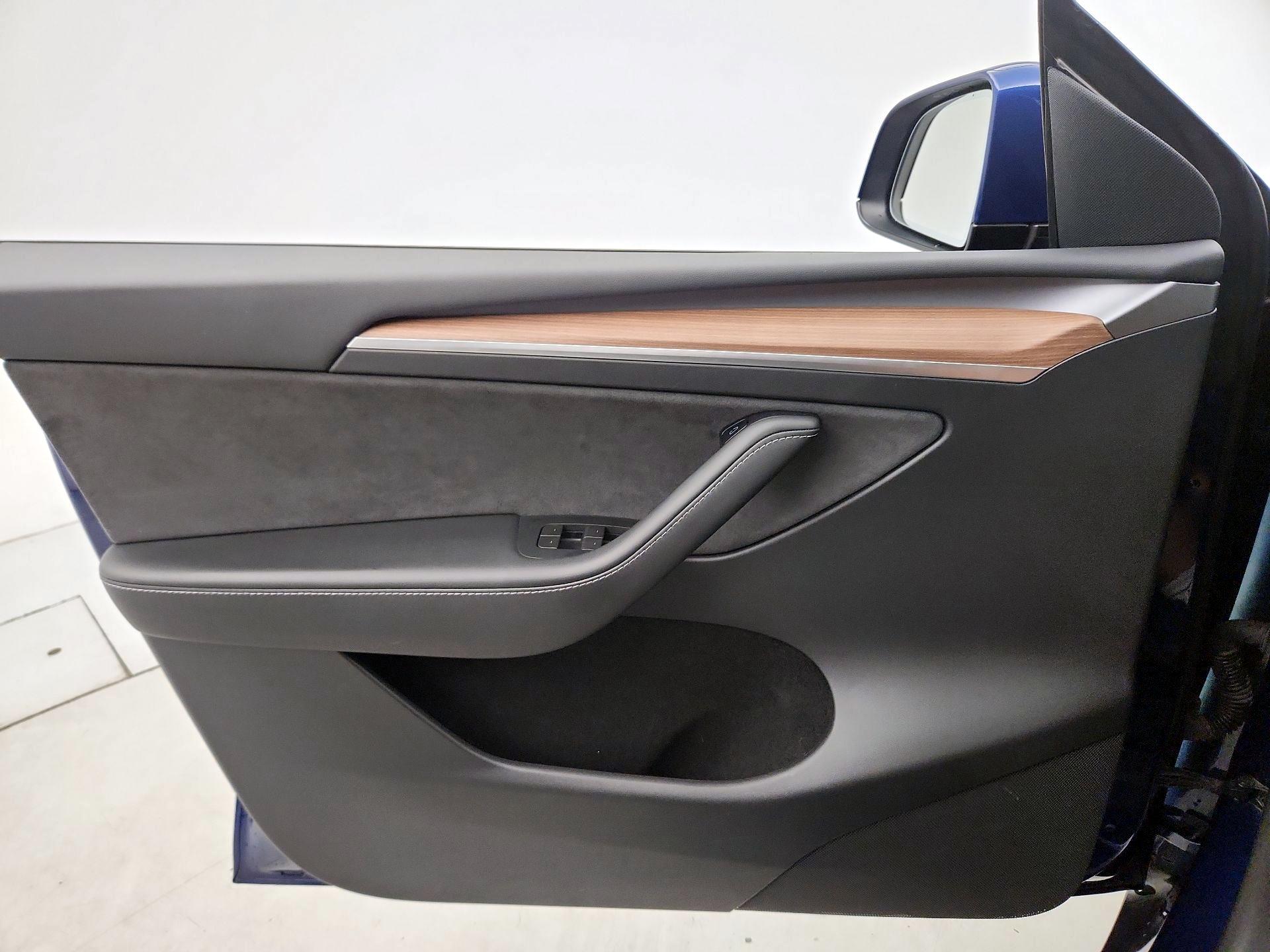Thumbnail: 2023 Tesla Model Y - 12