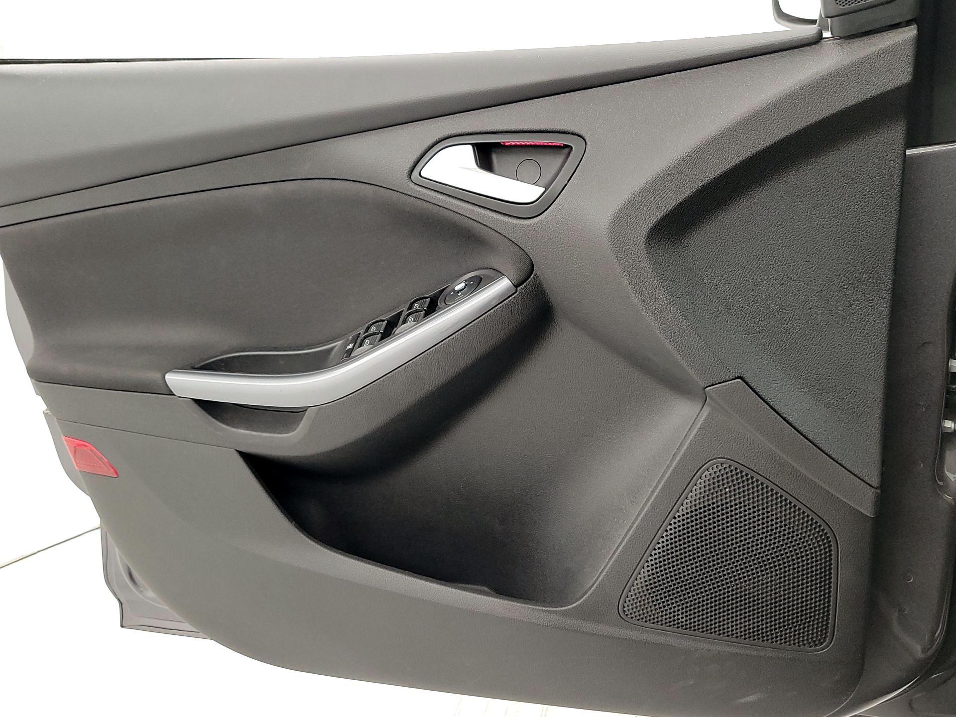 Thumbnail: 2013 Ford Focus - 12