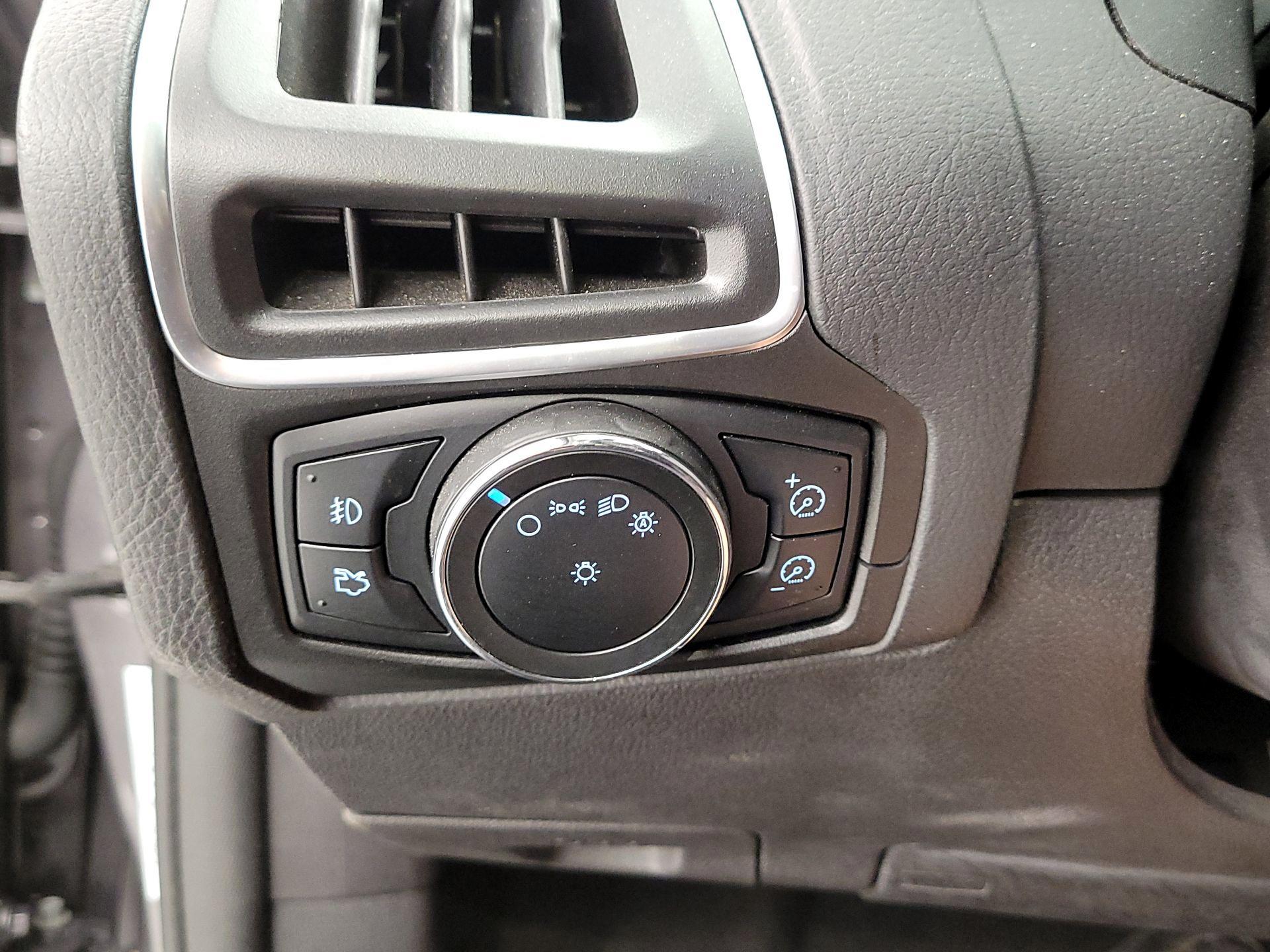 Thumbnail: 2013 Ford Focus - 13