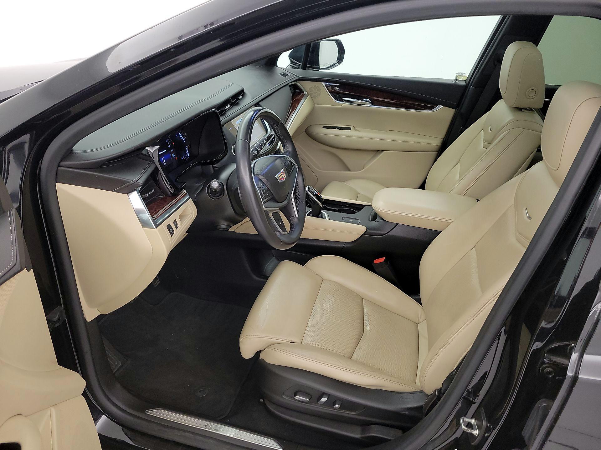 Thumbnail: 2017 Cadillac XT5 - 11