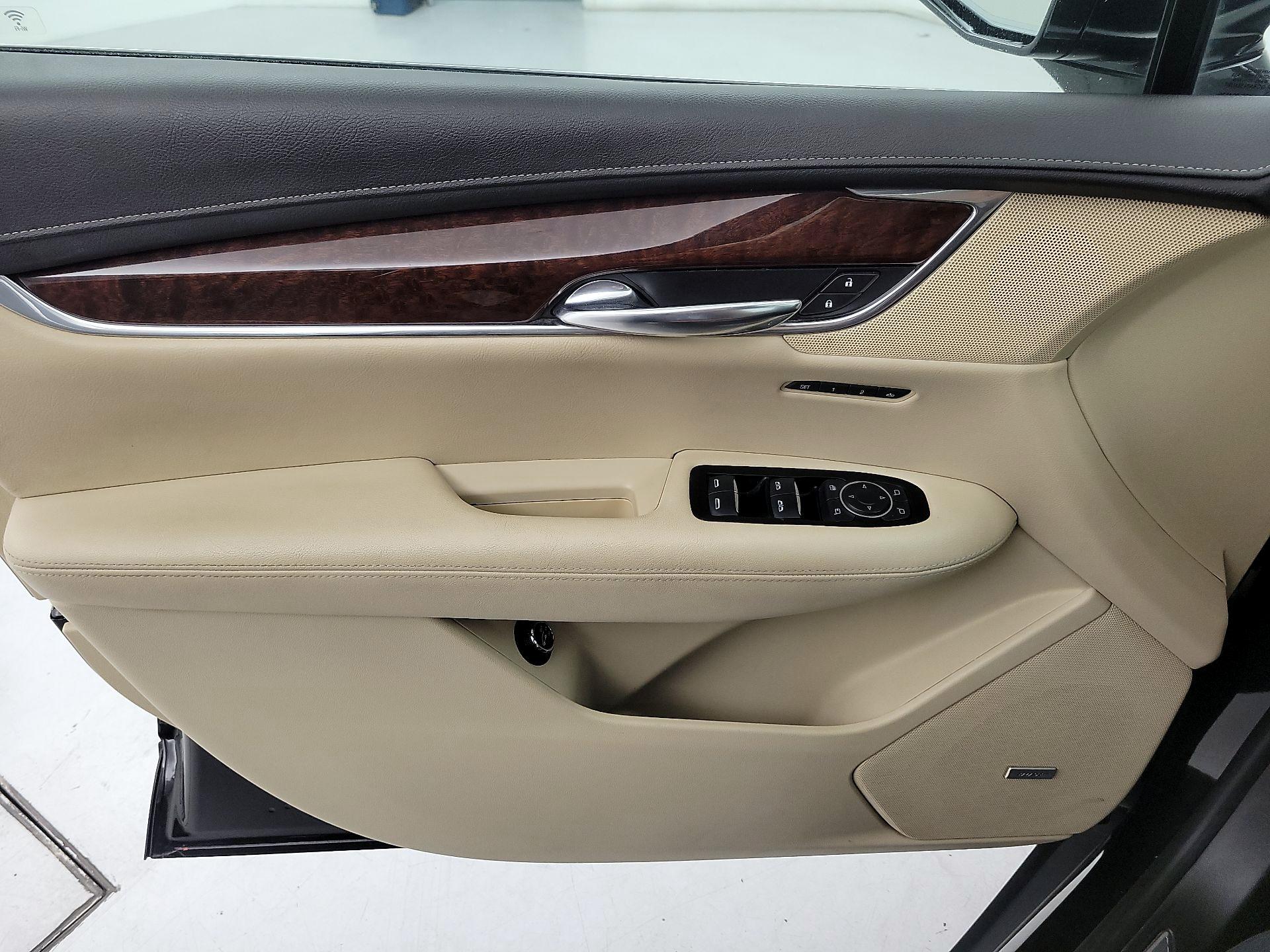 Thumbnail: 2017 Cadillac XT5 - 12