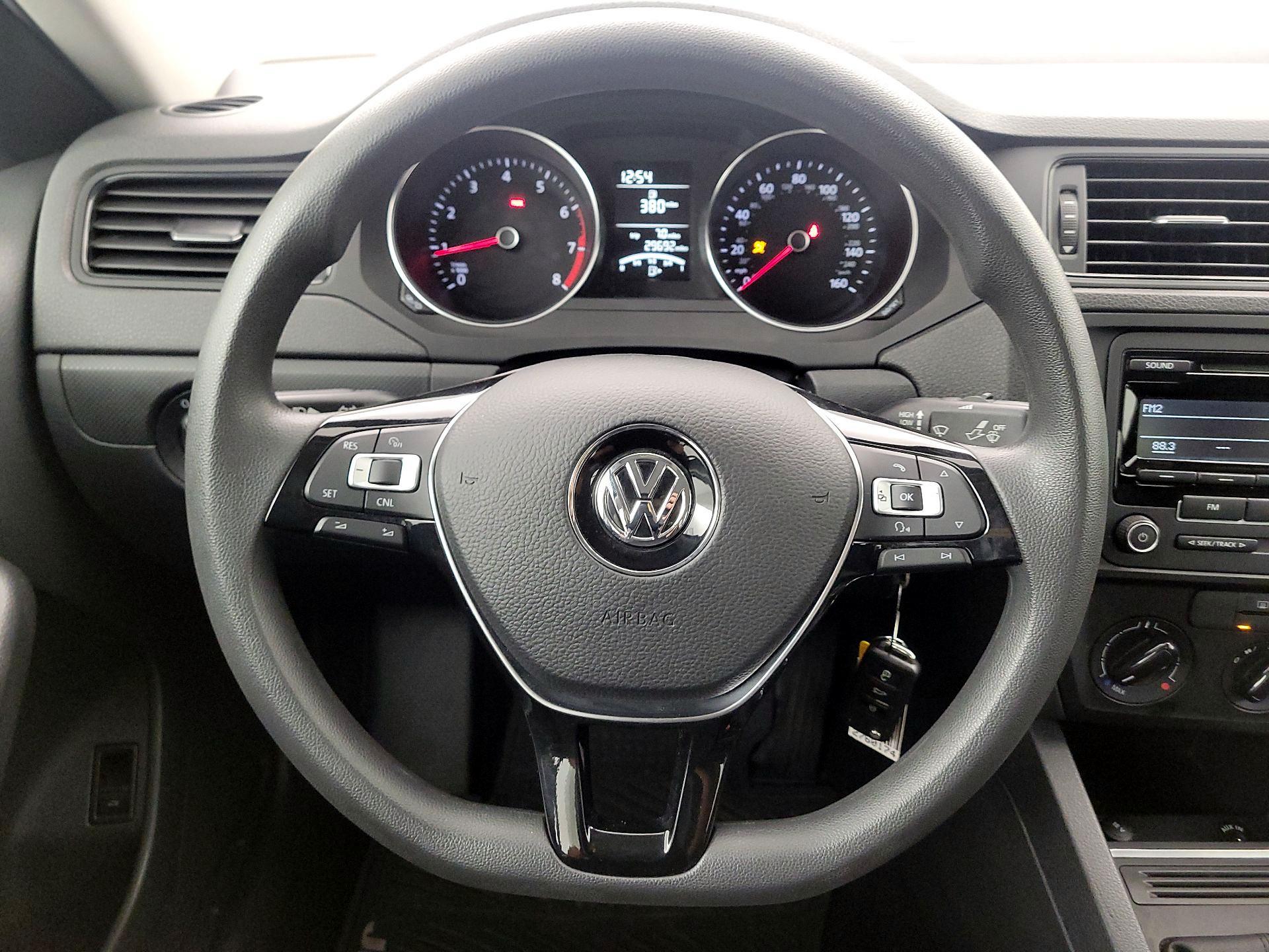 Thumbnail: 2015 Volkswagen Jetta - 10