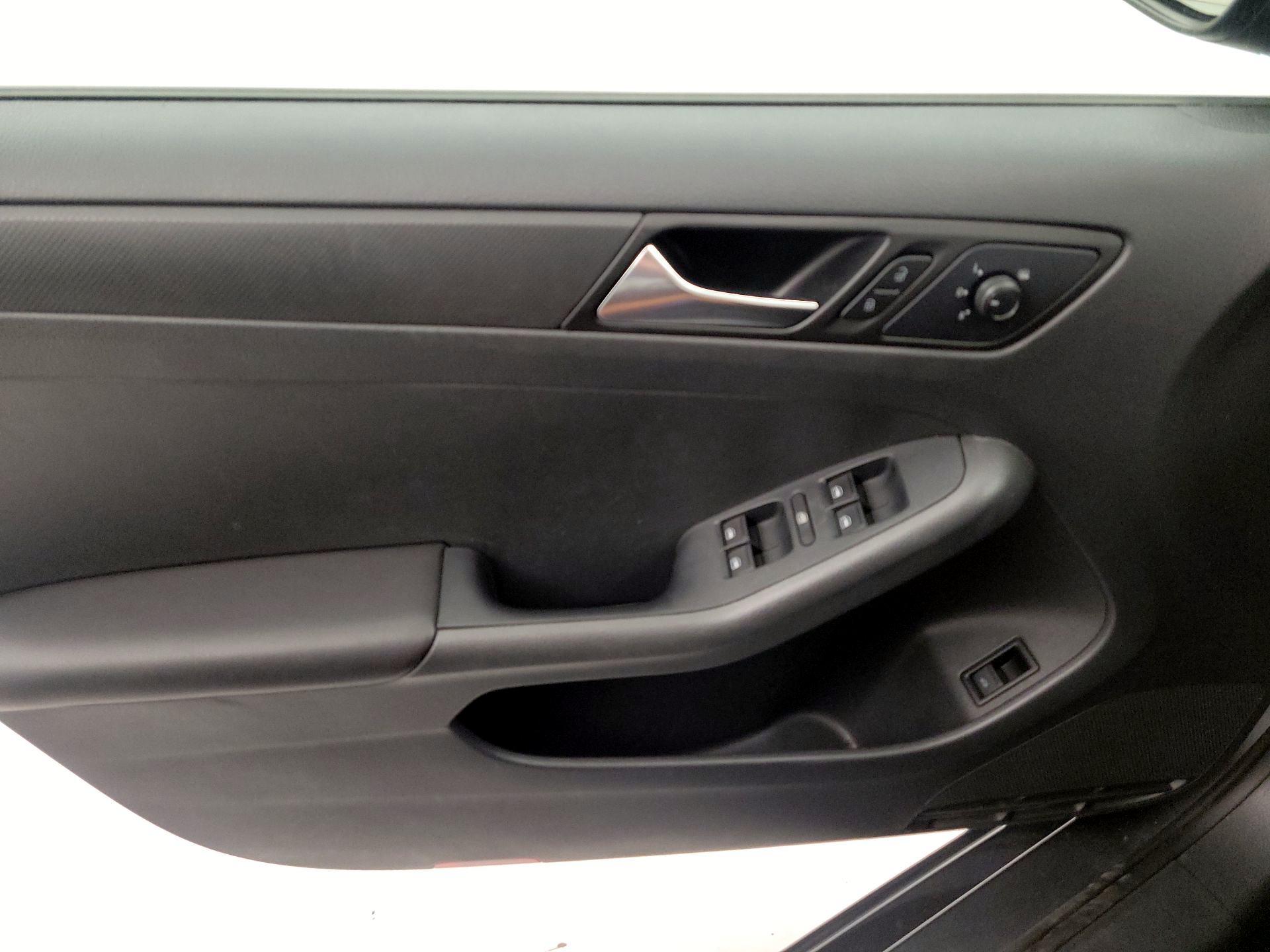Thumbnail: 2015 Volkswagen Jetta - 12