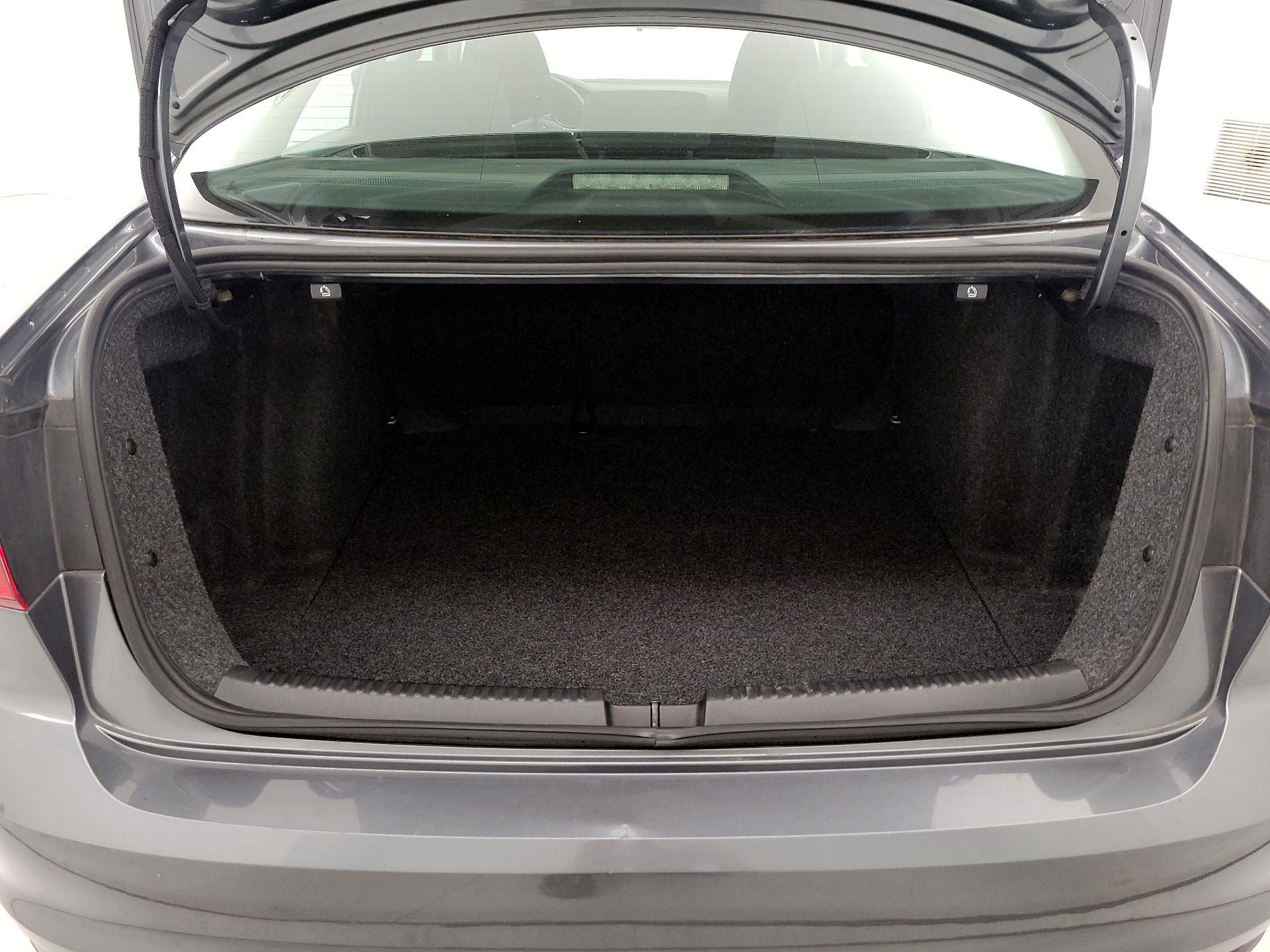 Thumbnail: 2015 Volkswagen Jetta - 19