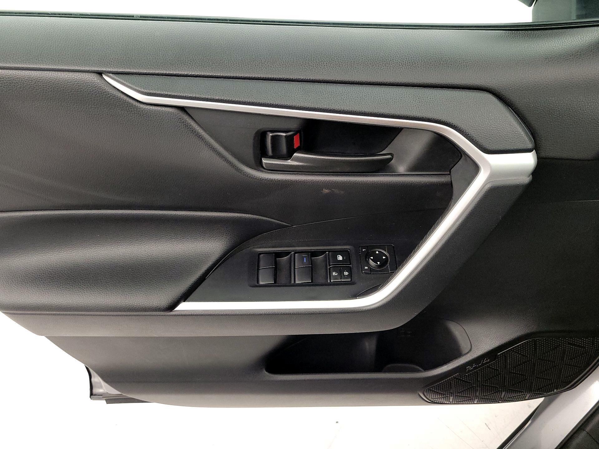 Thumbnail: 2021 Toyota RAV4 - 12