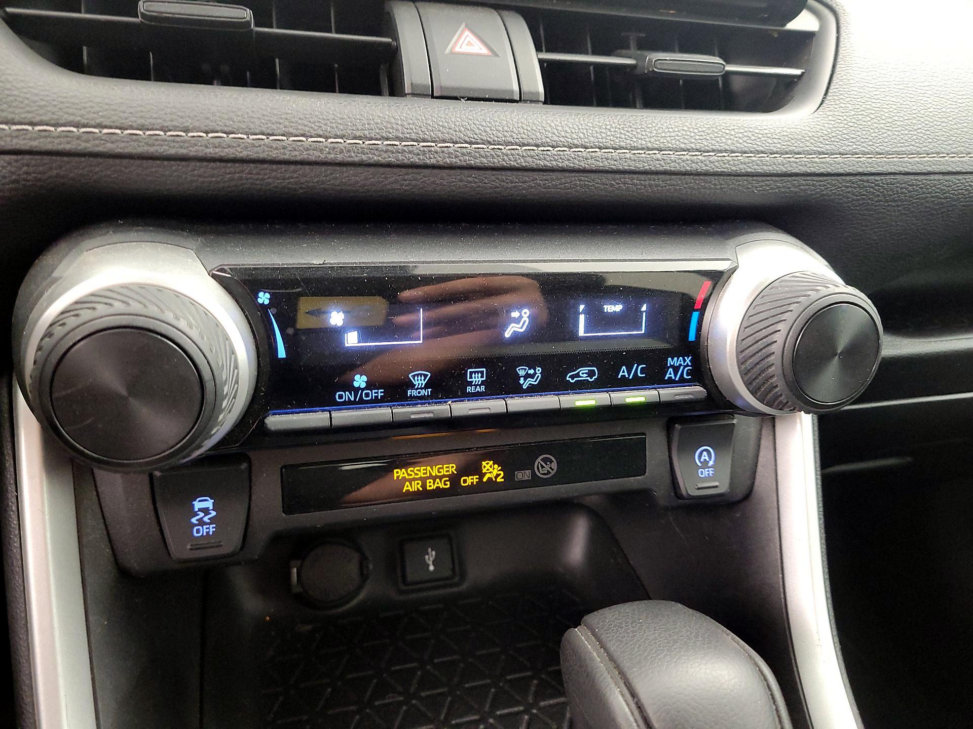 Thumbnail: 2021 Toyota RAV4 - 16