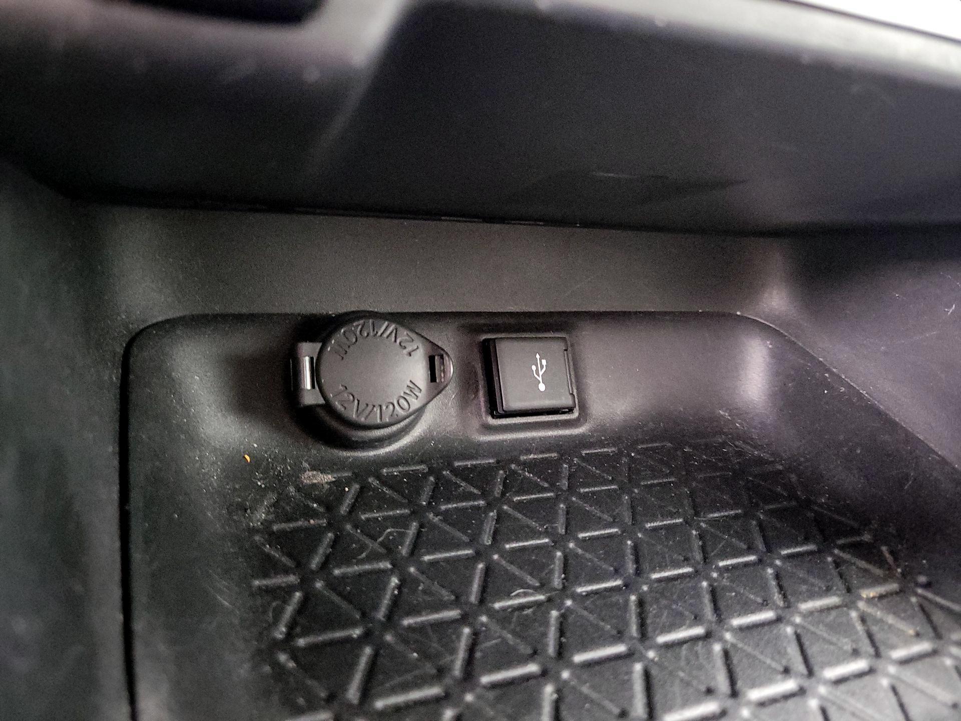 Thumbnail: 2021 Toyota RAV4 - 18