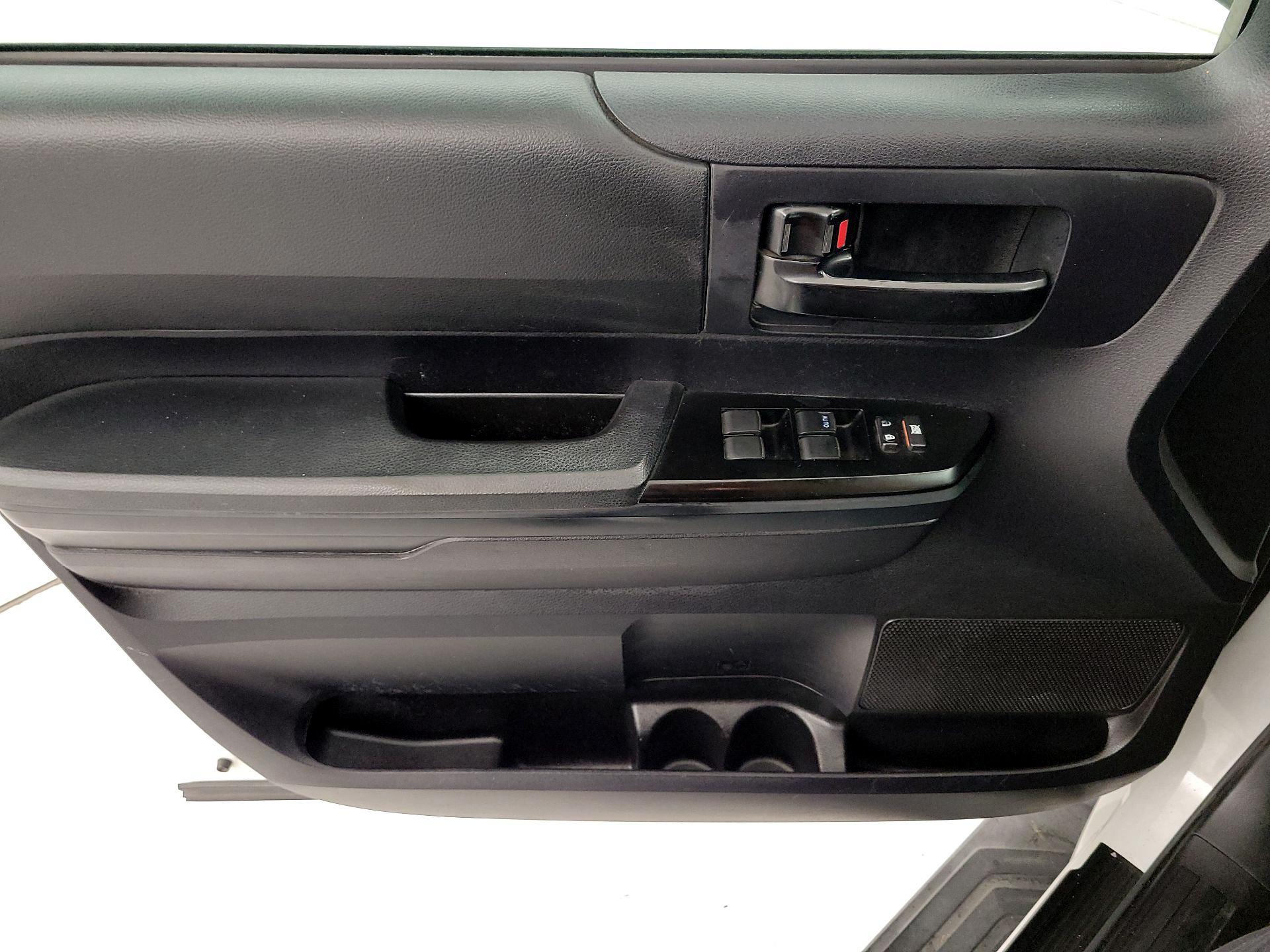 Thumbnail: 2016 Toyota Tundra - 12
