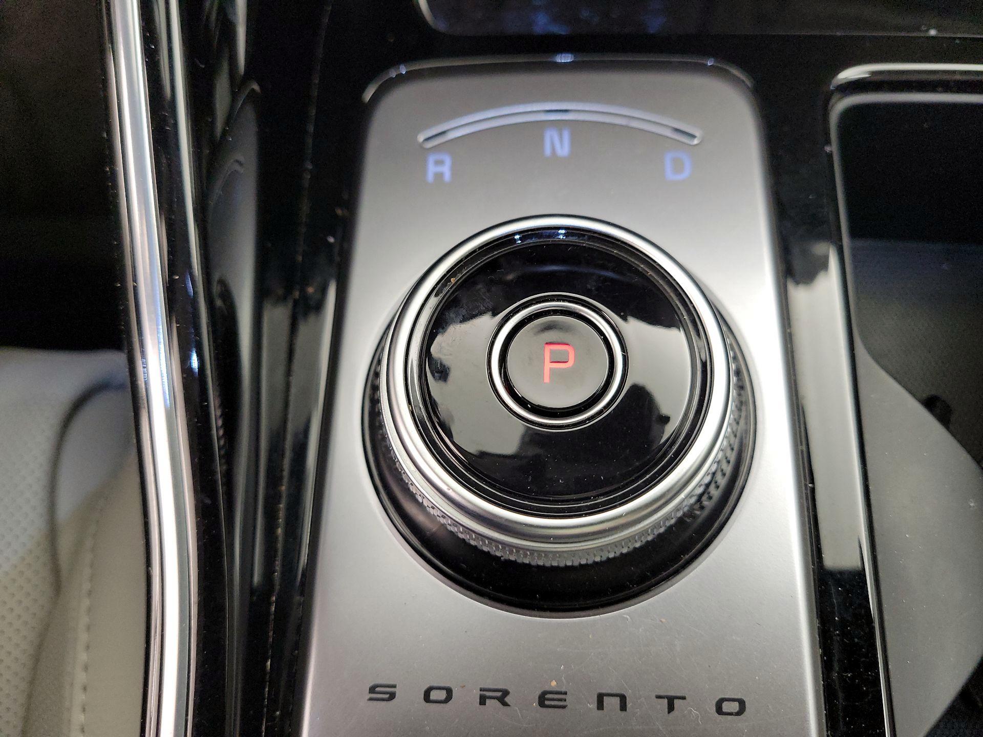Thumbnail: 2023 Kia Sorento - 18