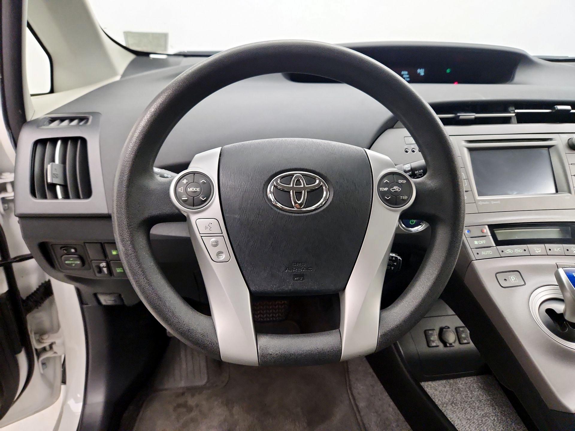 Thumbnail: 2013 Toyota Prius - 10