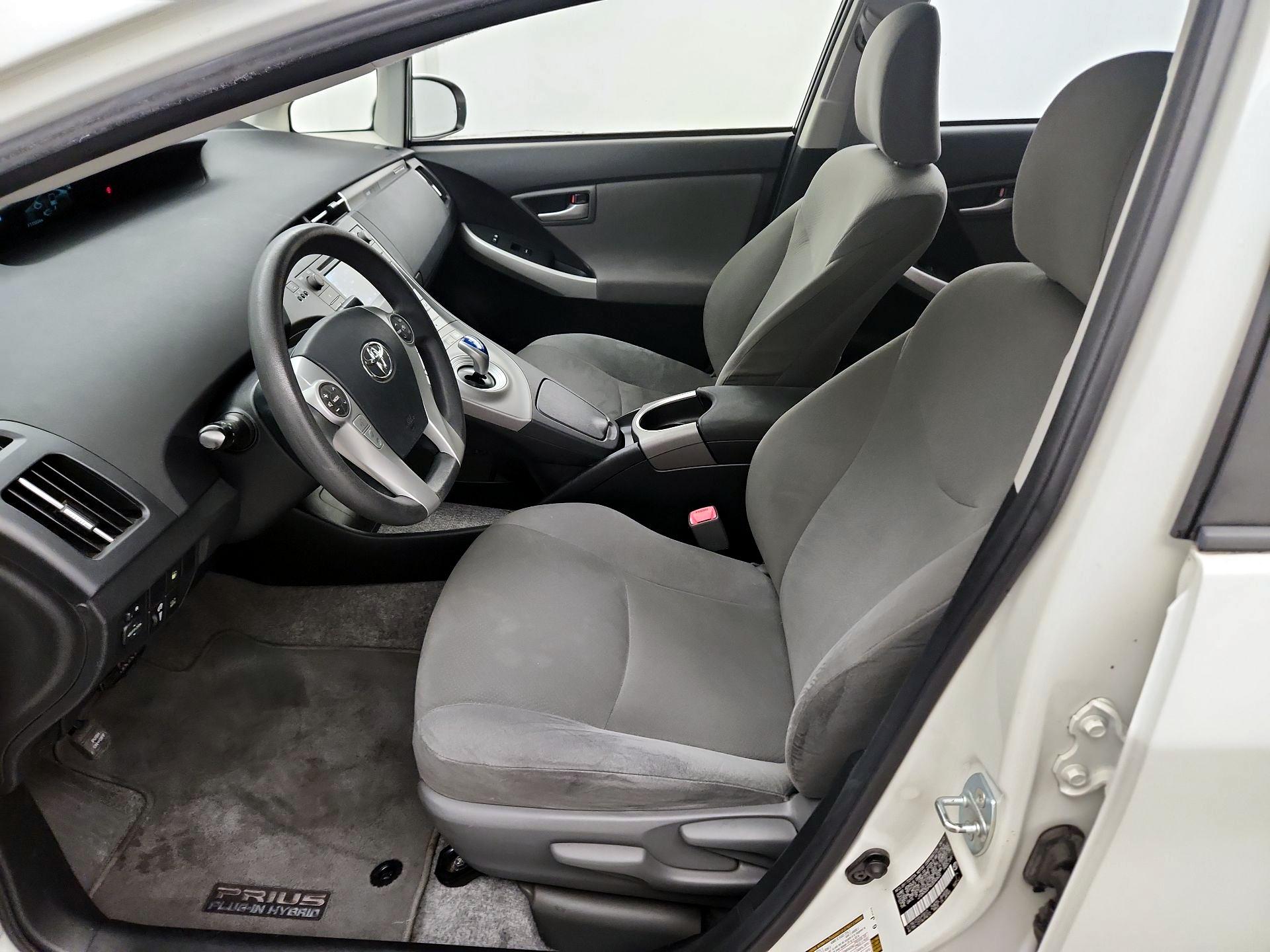 Thumbnail: 2013 Toyota Prius - 18