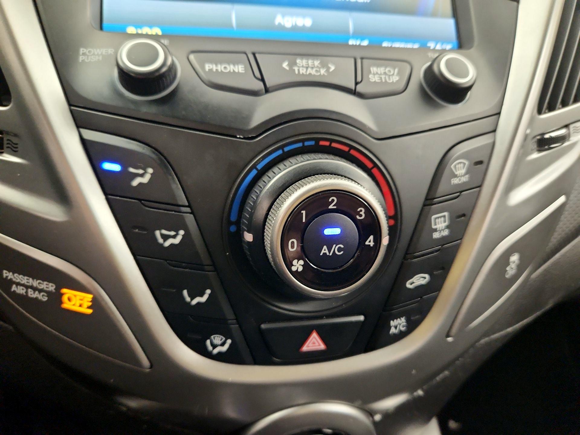 Thumbnail: 2013 Hyundai Veloster - 17