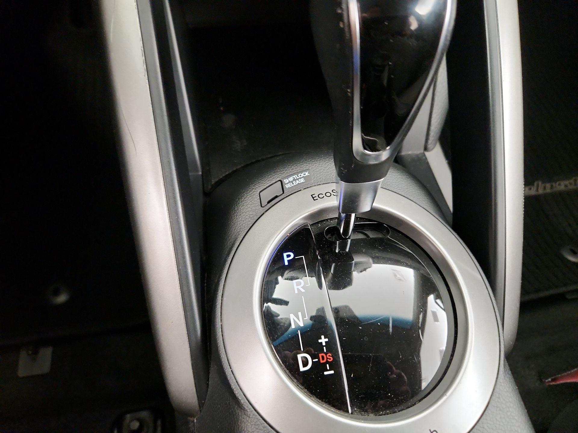 Thumbnail: 2013 Hyundai Veloster - 18