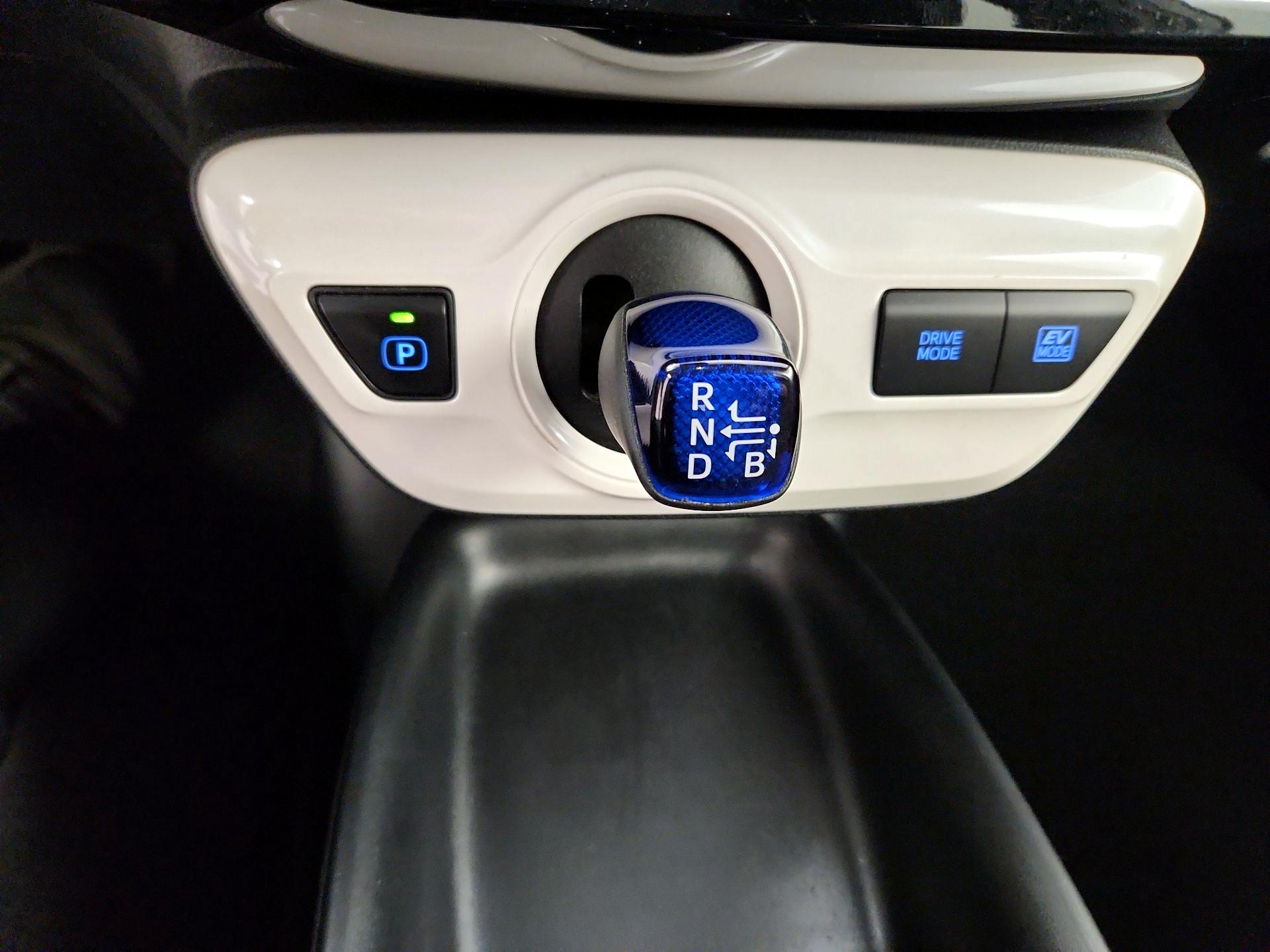 Thumbnail: 2017 Toyota Prius - 17