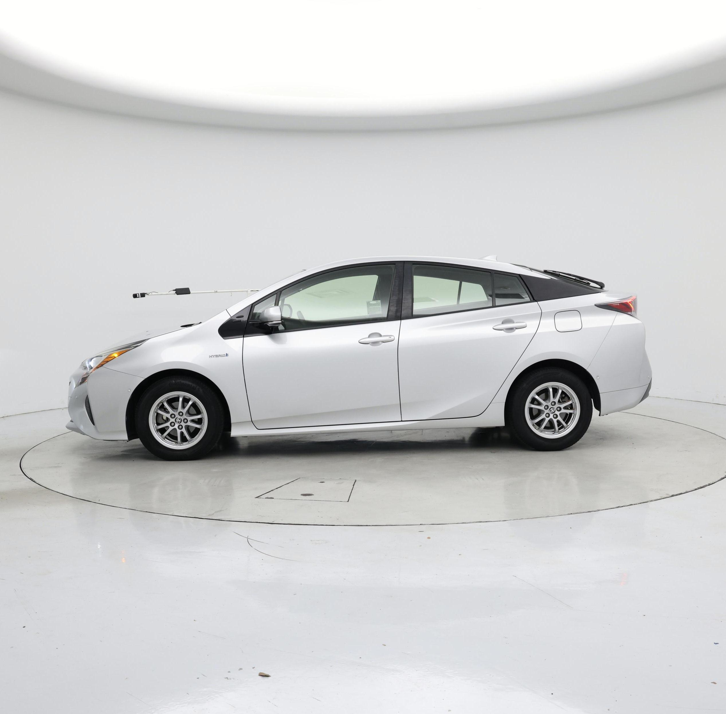Thumbnail: 2017 Toyota Prius - 3