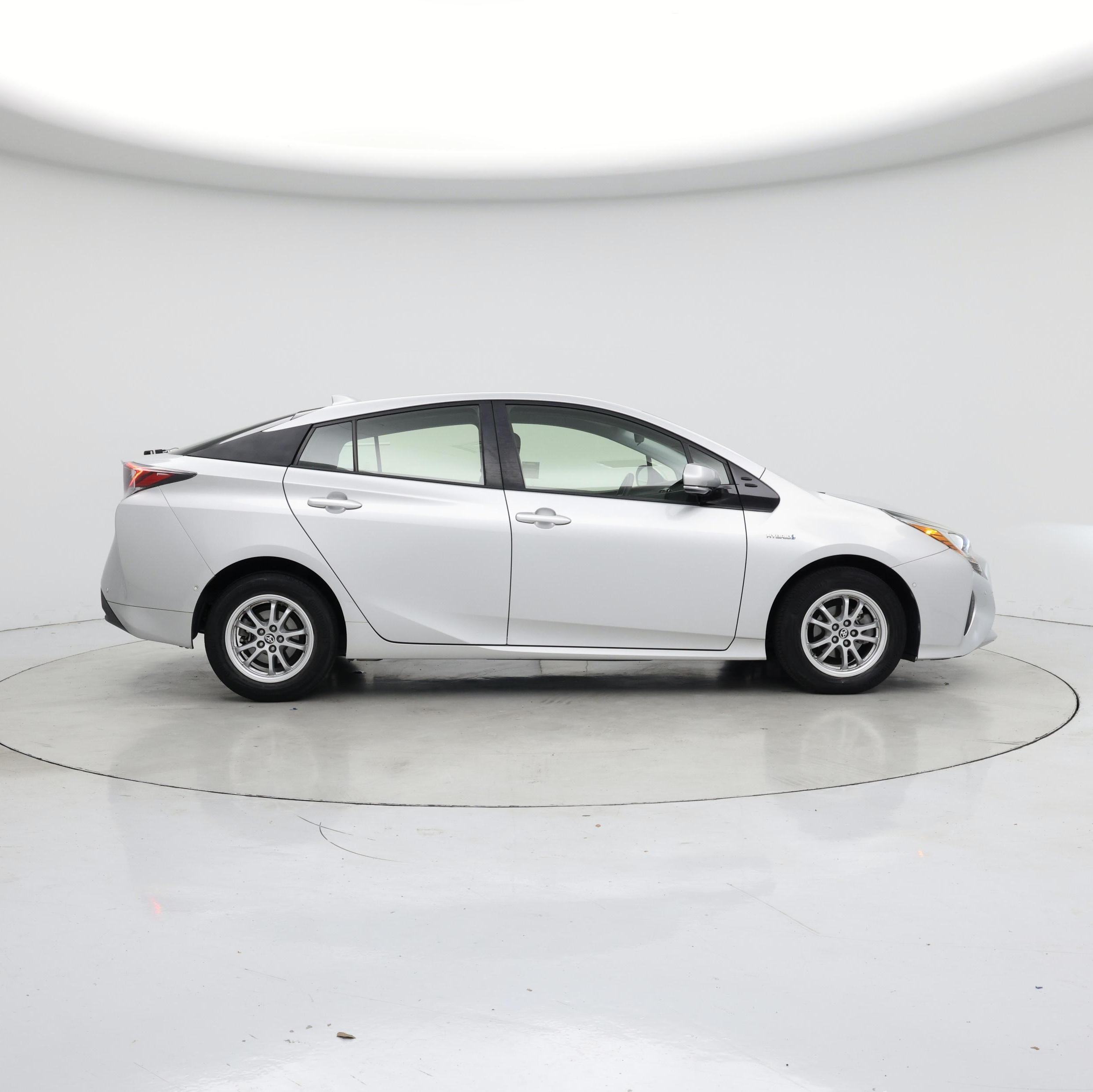 Thumbnail: 2017 Toyota Prius - 7