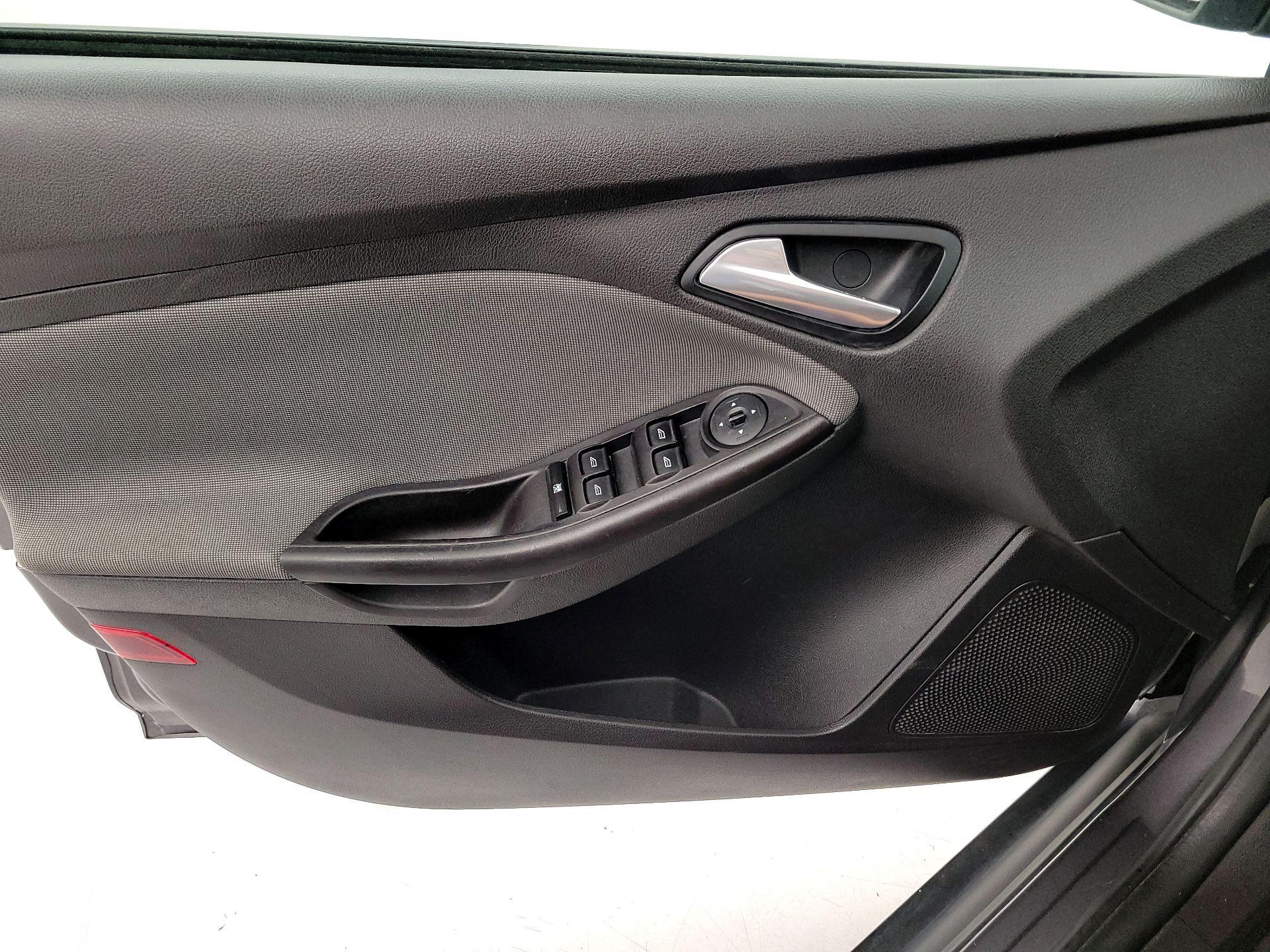 Thumbnail: 2013 Ford Focus - 12
